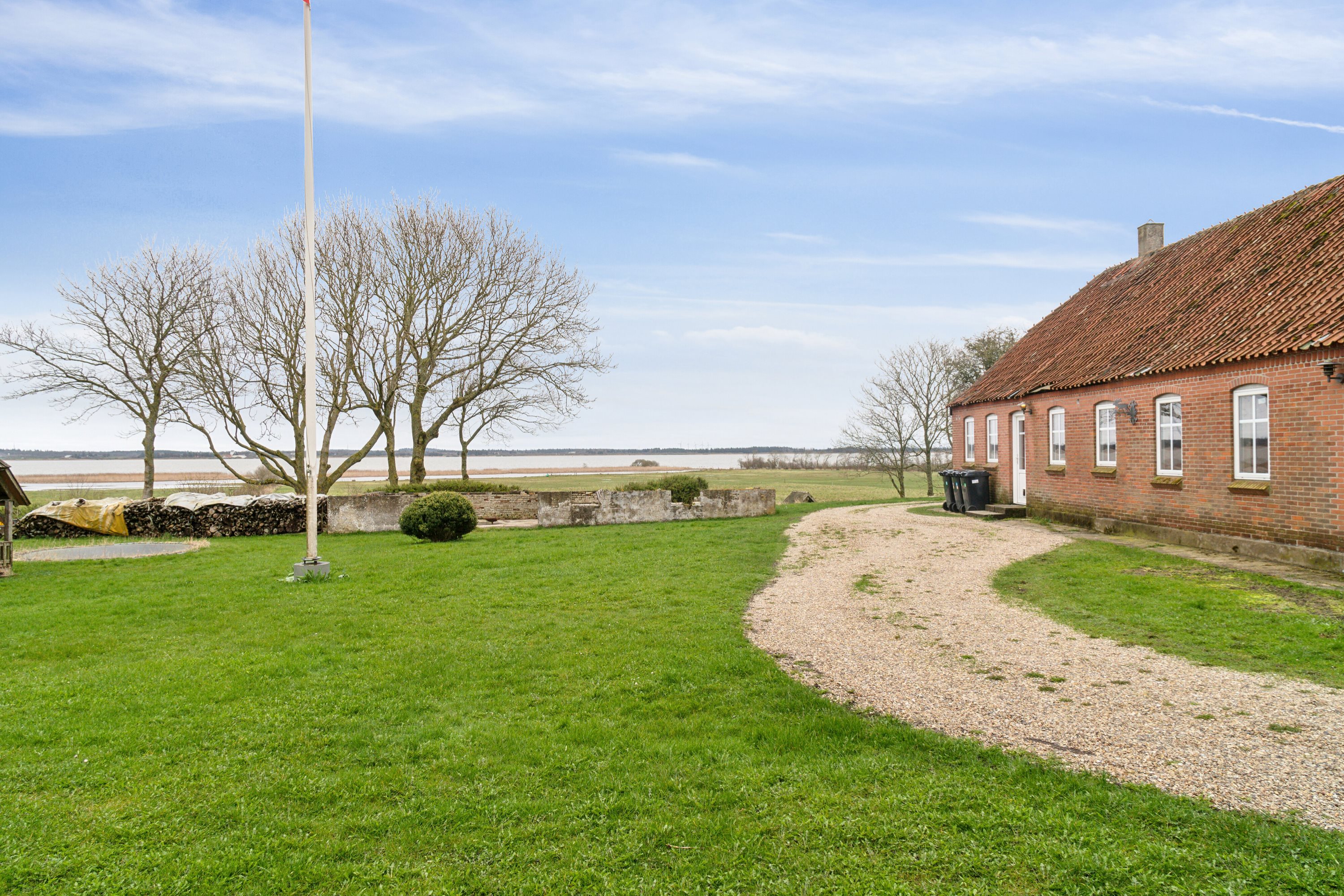 Fremhævet udendørs billede i fuldskærmstilstand. Billede af Amstedbrovej 18, Lund, 7741 Frøstrup