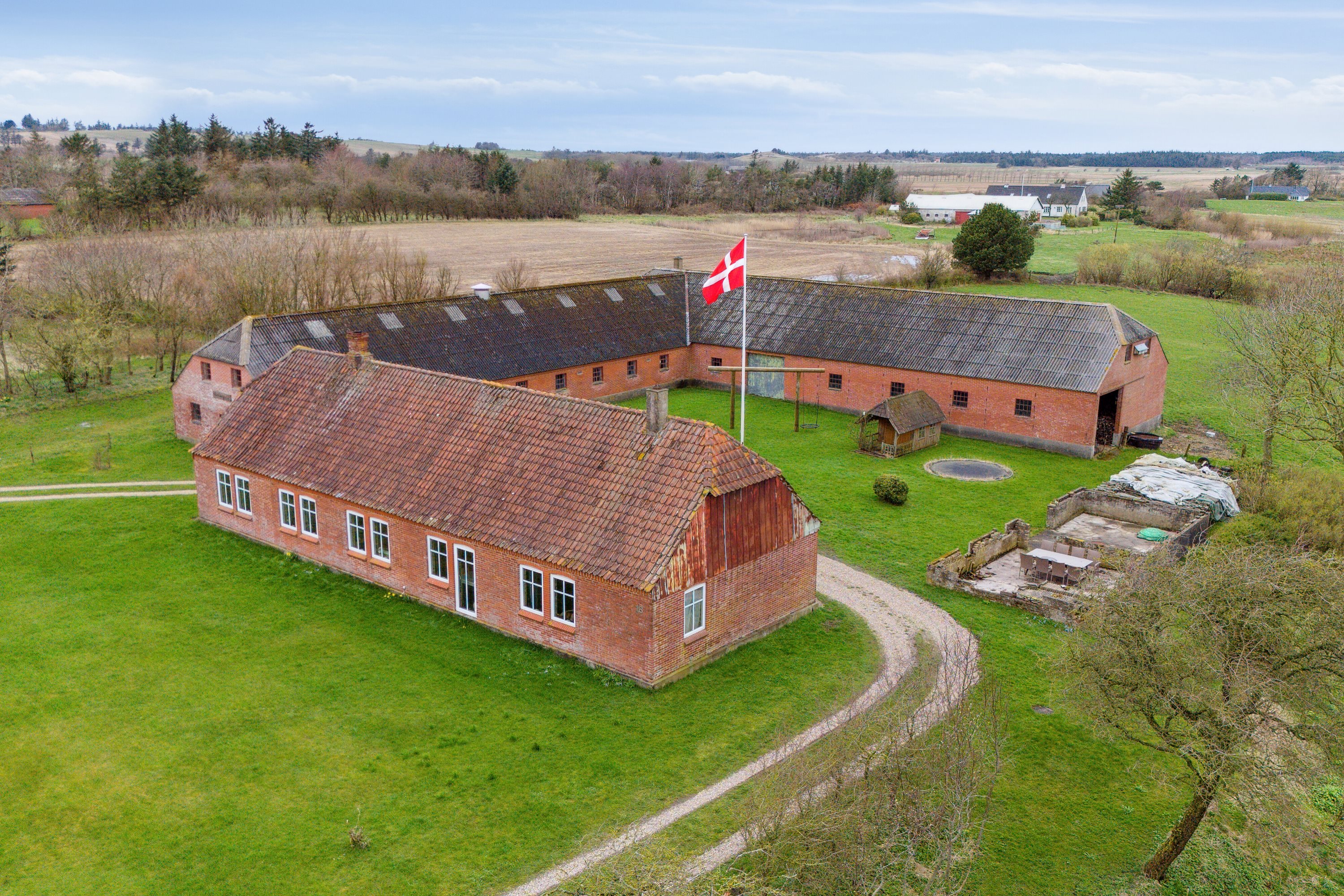 Fremhævet set fra haven billede i fuldskærmstilstand. Billede af Amstedbrovej 18, Lund, 7741 Frøstrup