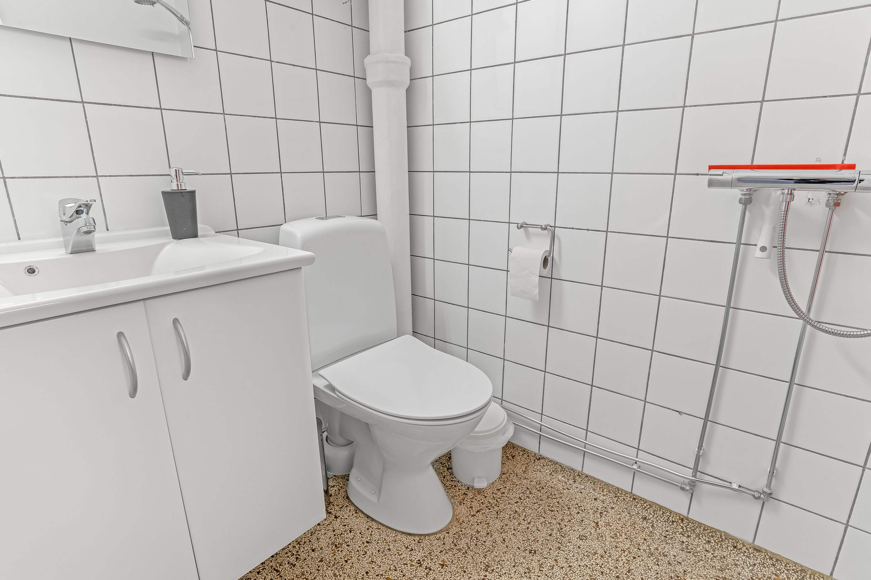 Fremhævet badeværelse billede i fuldskærmstilstand. Billede af Brogården 7, 1. tv., 7500 Holstebro