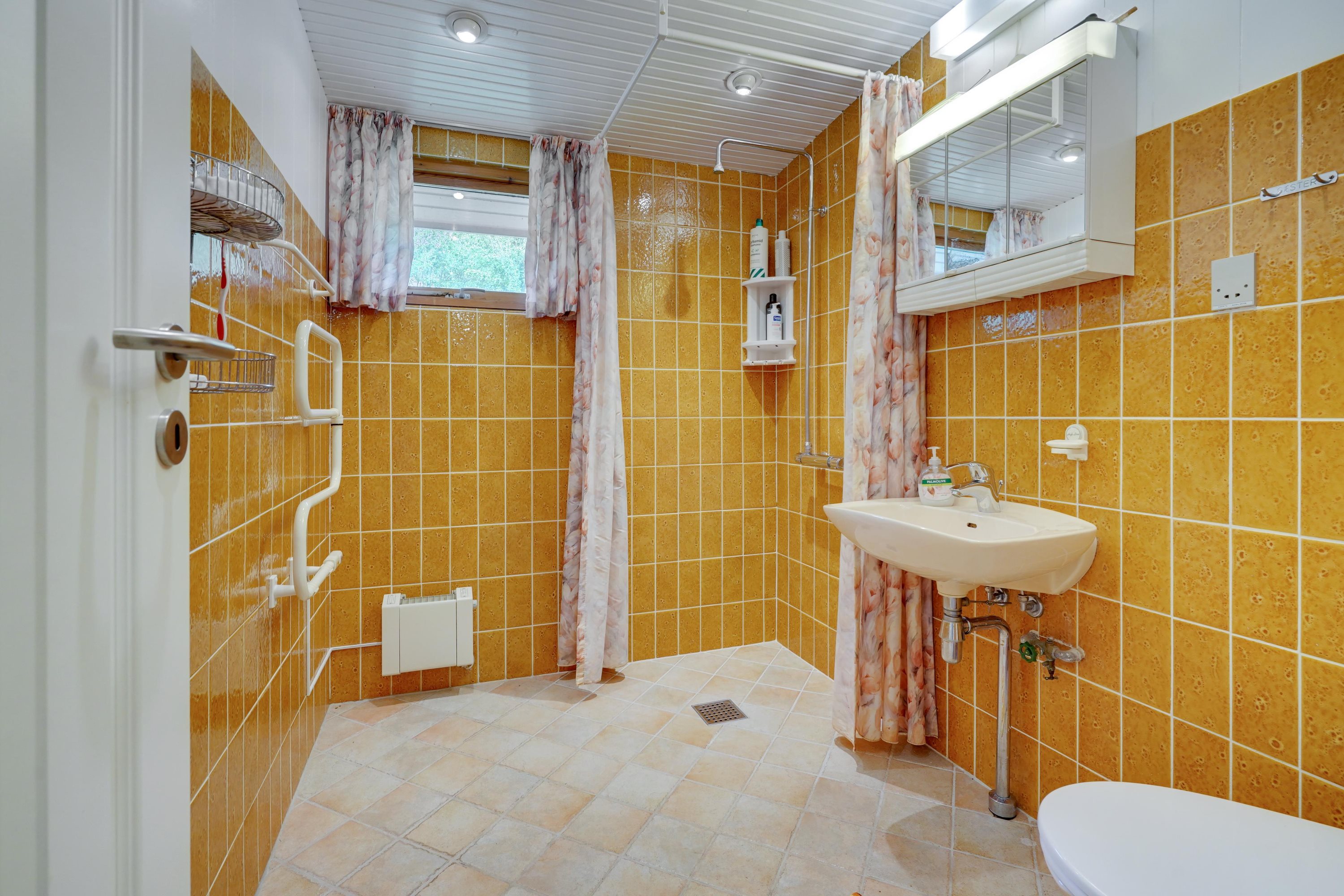 Fremhævet badeværelse billede i fuldskærmstilstand. Billede af Gyldenbjergvej 23, Sdr Egebølle, 4983 Dannemare