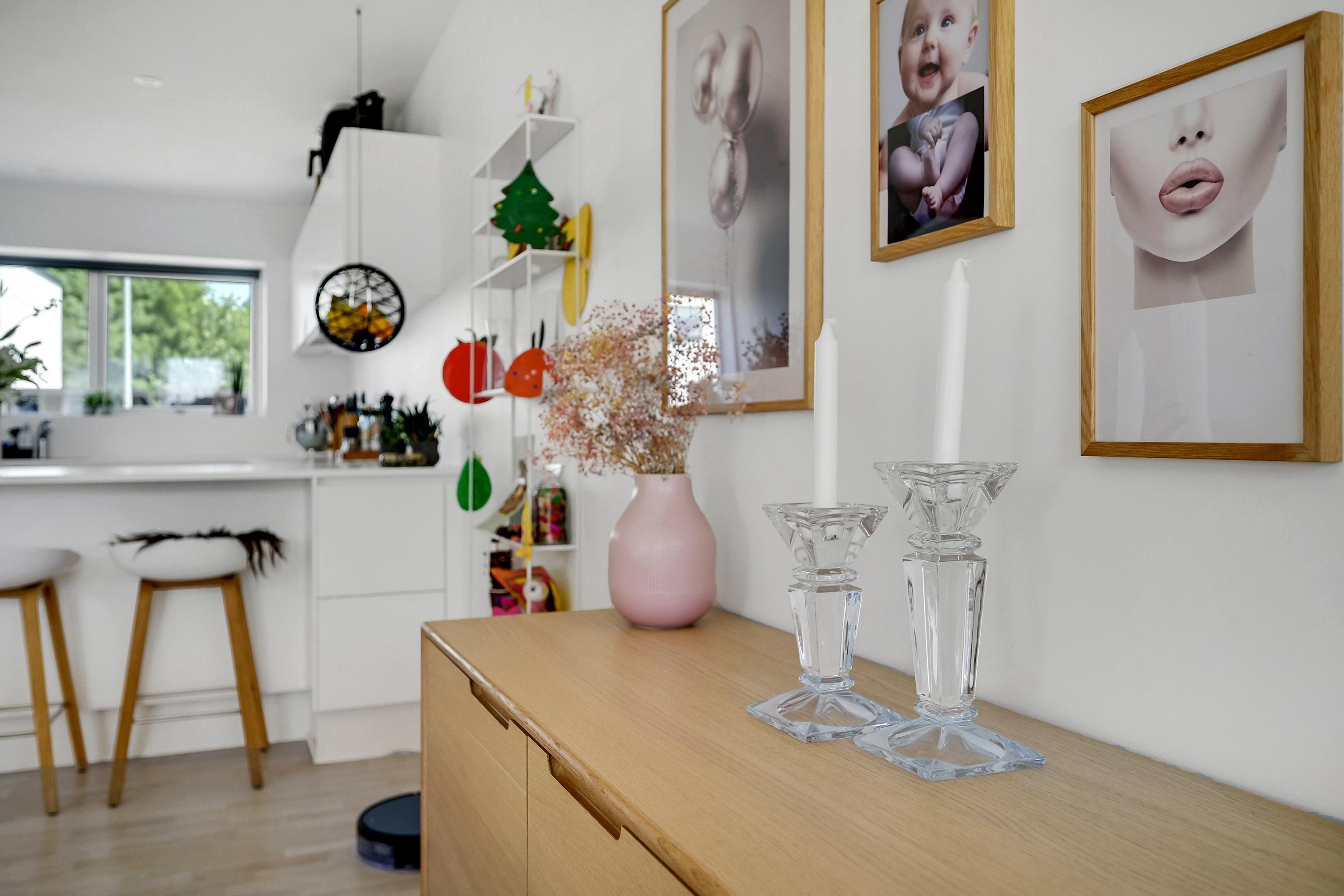 Fremhævet stue billede i fuldskærmstilstand. Billede af Engelstoft 17A, 8520 Lystrup