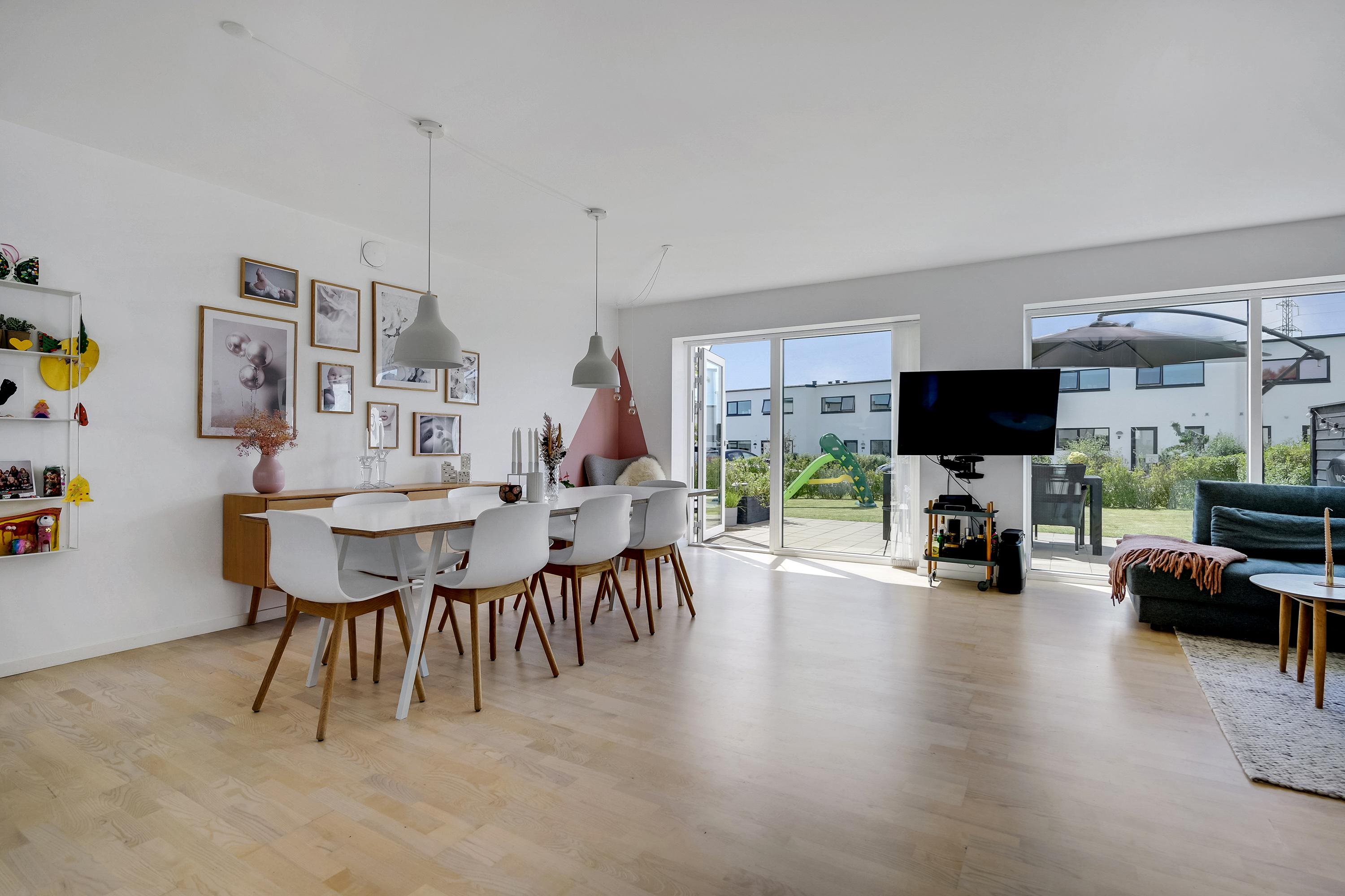 Fremhævet stue billede i fuldskærmstilstand. Billede af Engelstoft 17A, 8520 Lystrup