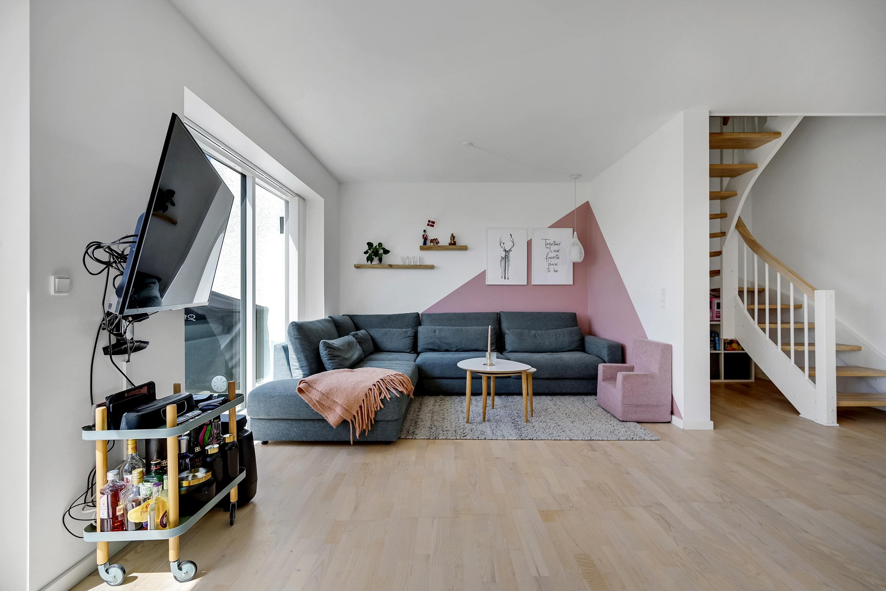 Fremhævet stue billede i fuldskærmstilstand. Billede af Engelstoft 17A, 8520 Lystrup