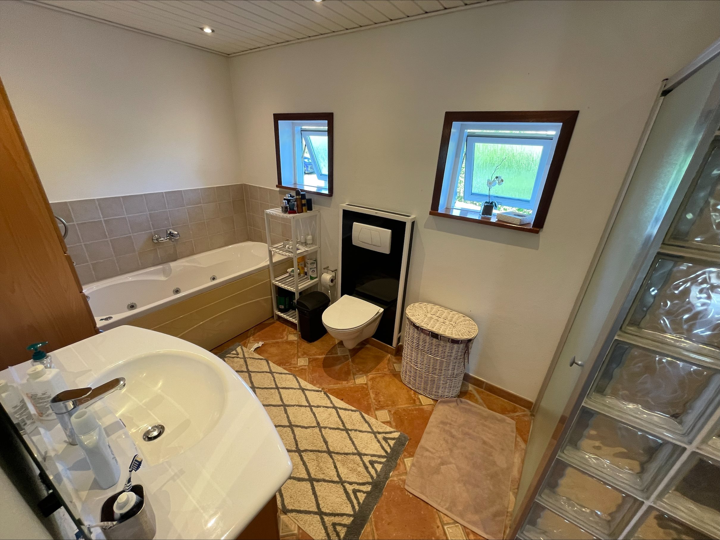 Fremhævet badeværelse billede i fuldskærmstilstand. Billede af Solvænget 3, Bovrup, 6200 Aabenraa