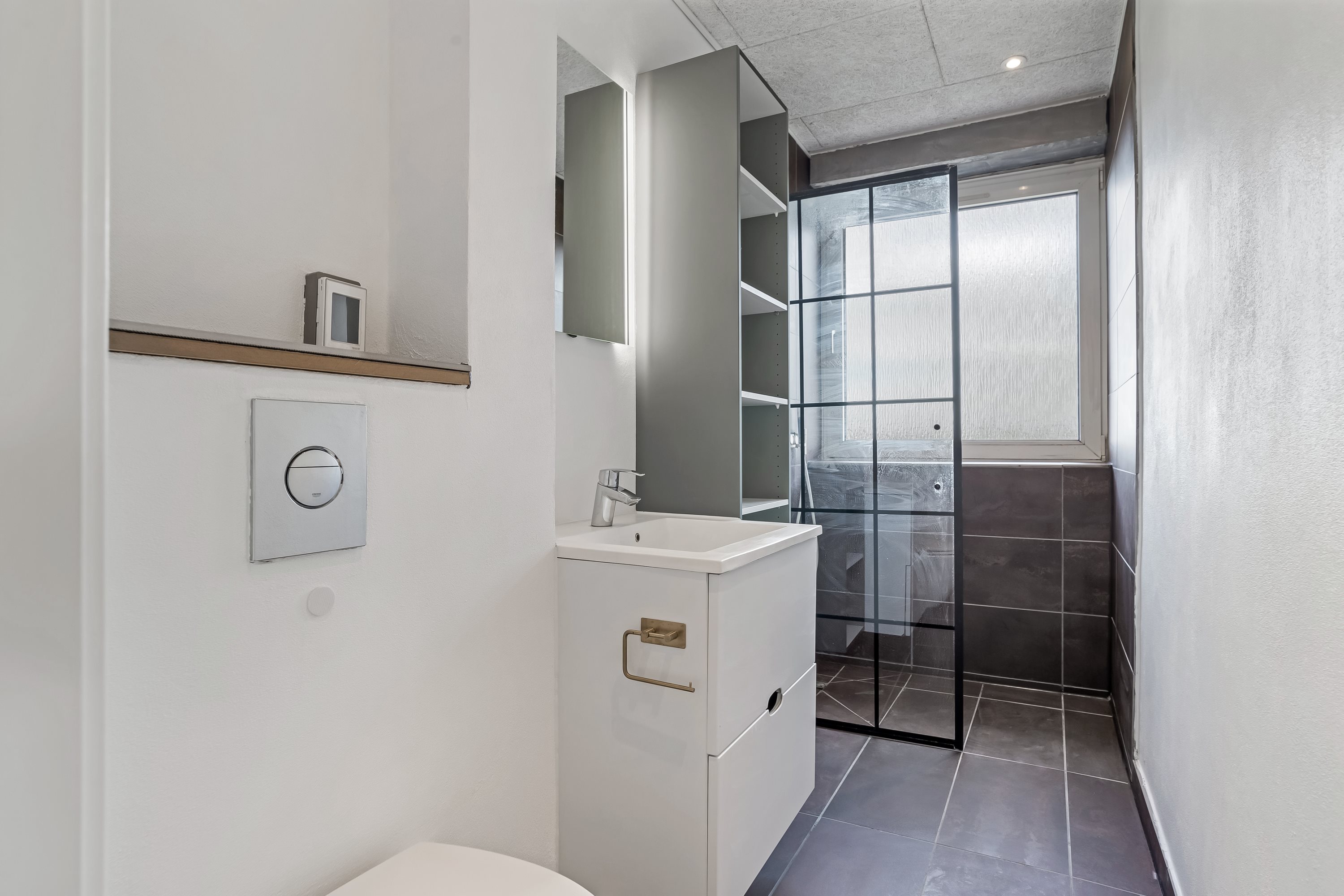 Fremhævet badeværelse billede i fuldskærmstilstand. Billede af Doktorvænget 41, 2. tv., 7500 Holstebro