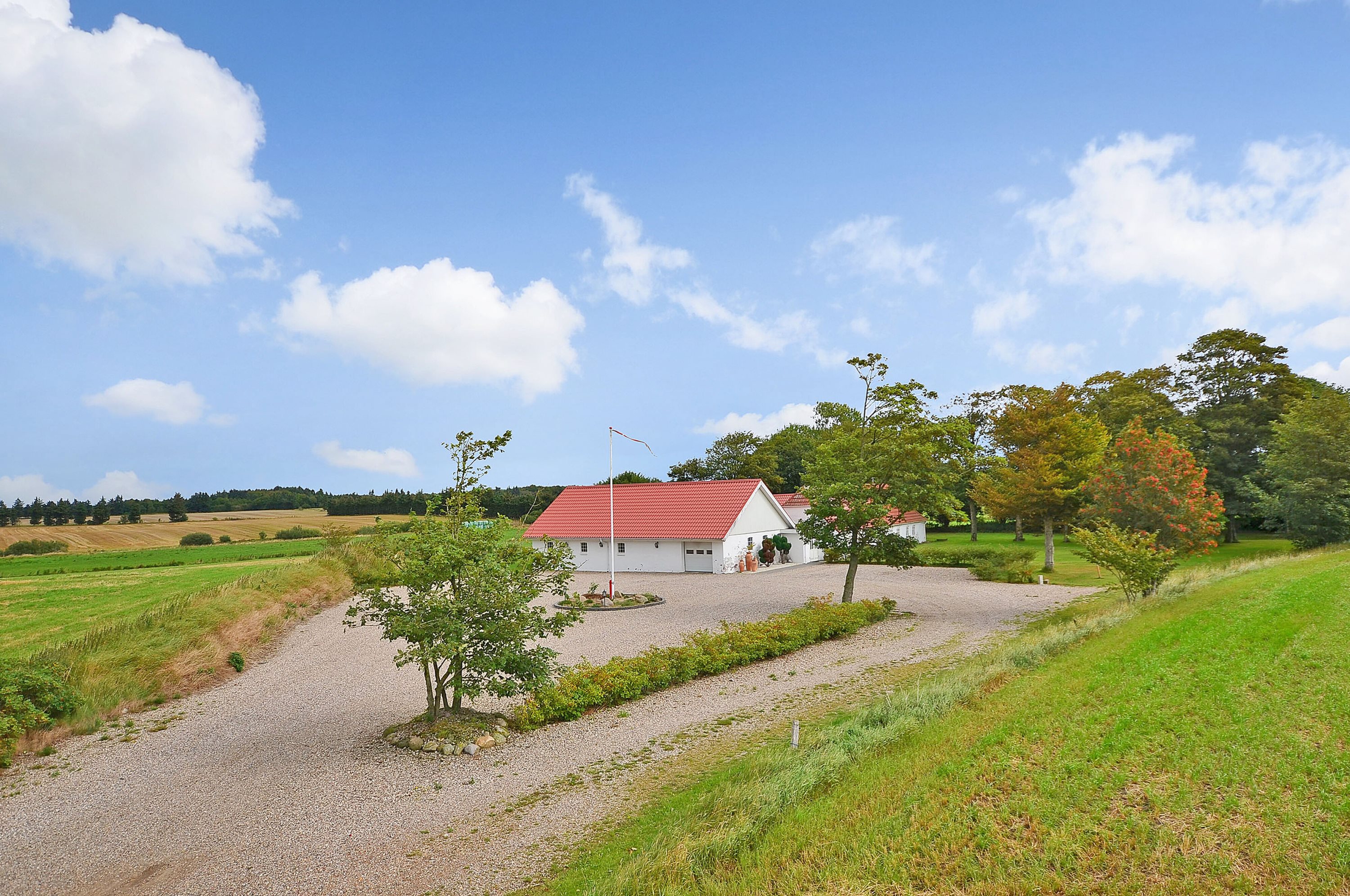Fremhævet andet billede i fuldskærmstilstand. Billede af Høevej 2, Ilsted, 6740 Bramming