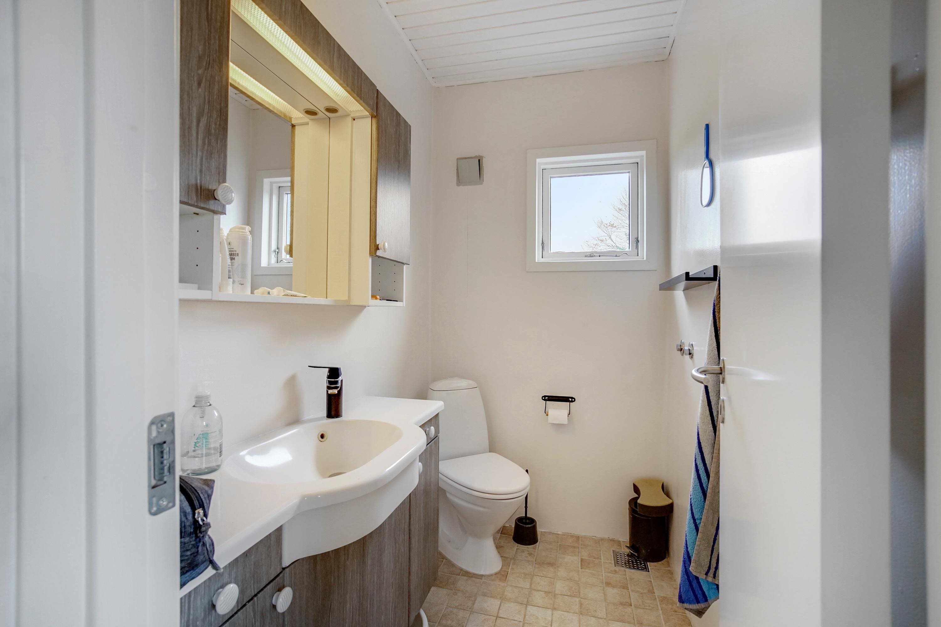 Fremhævet badeværelse billede i fuldskærmstilstand. Billede af Dybdalsvej 6, 6800 Varde