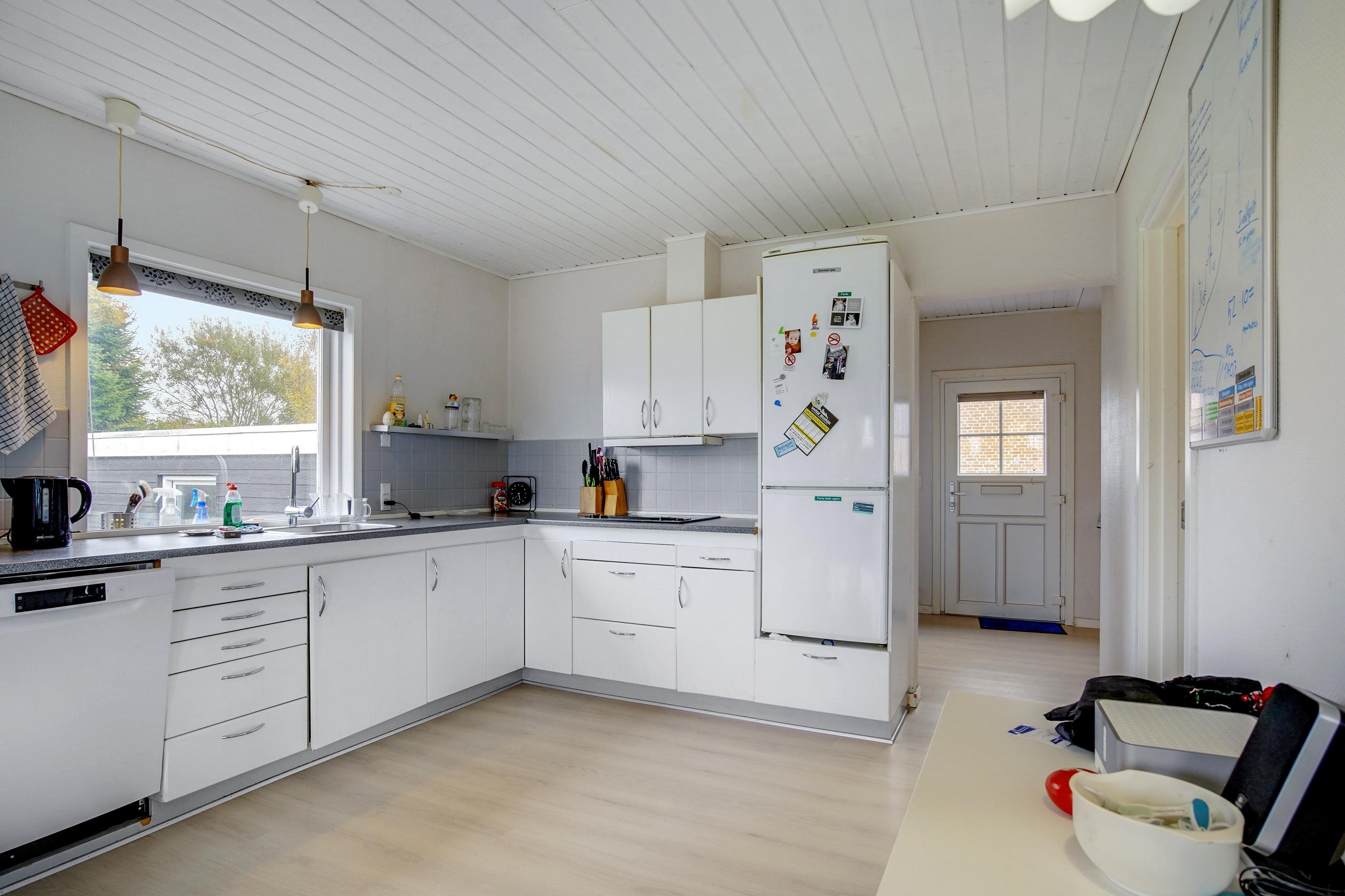 Fremhævet køkken billede i fuldskærmstilstand. Billede af Dybdalsvej 6, 6800 Varde