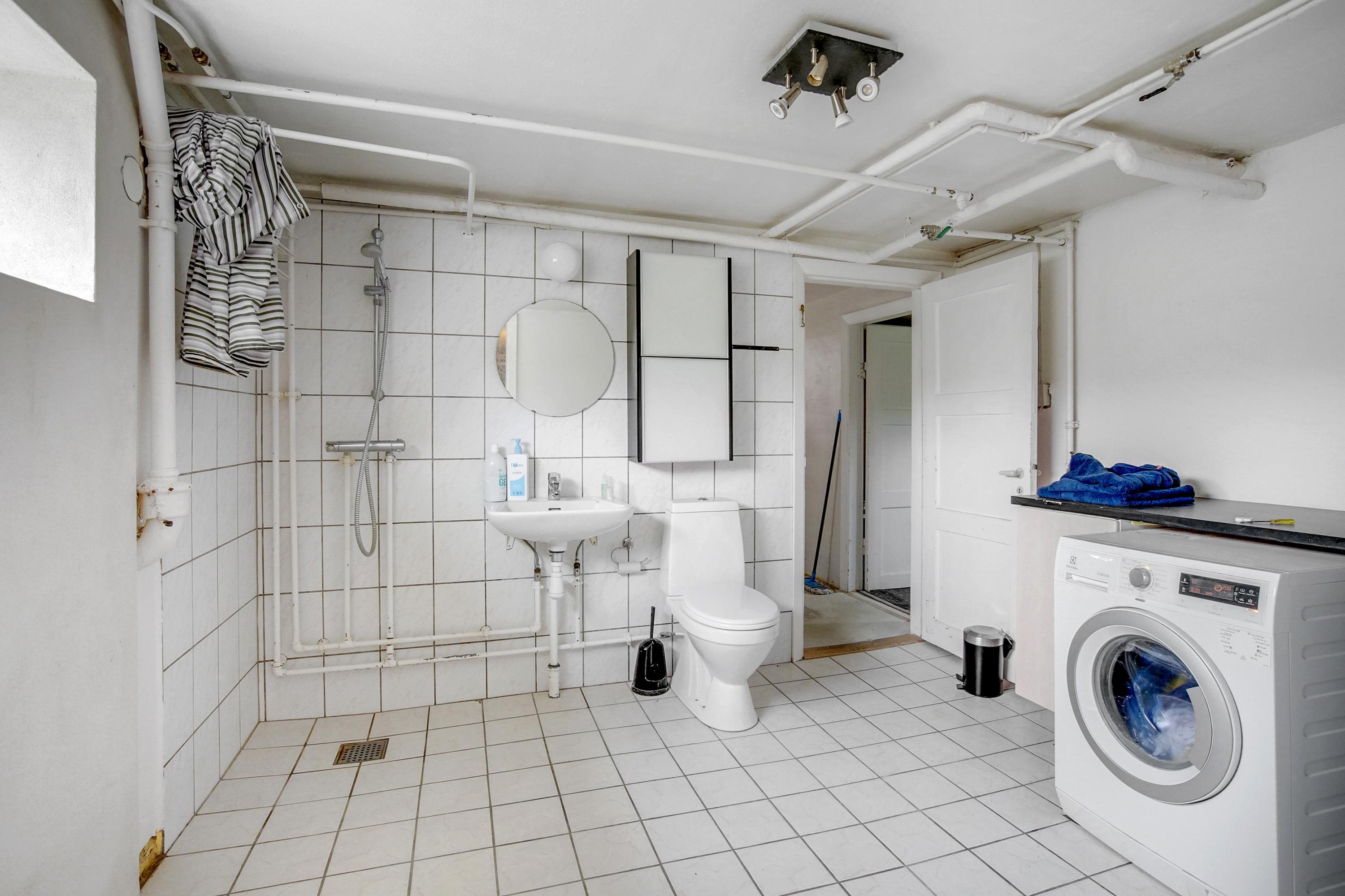 Fremhævet badeværelse billede i fuldskærmstilstand. Billede af Dybdalsvej 6, 6800 Varde