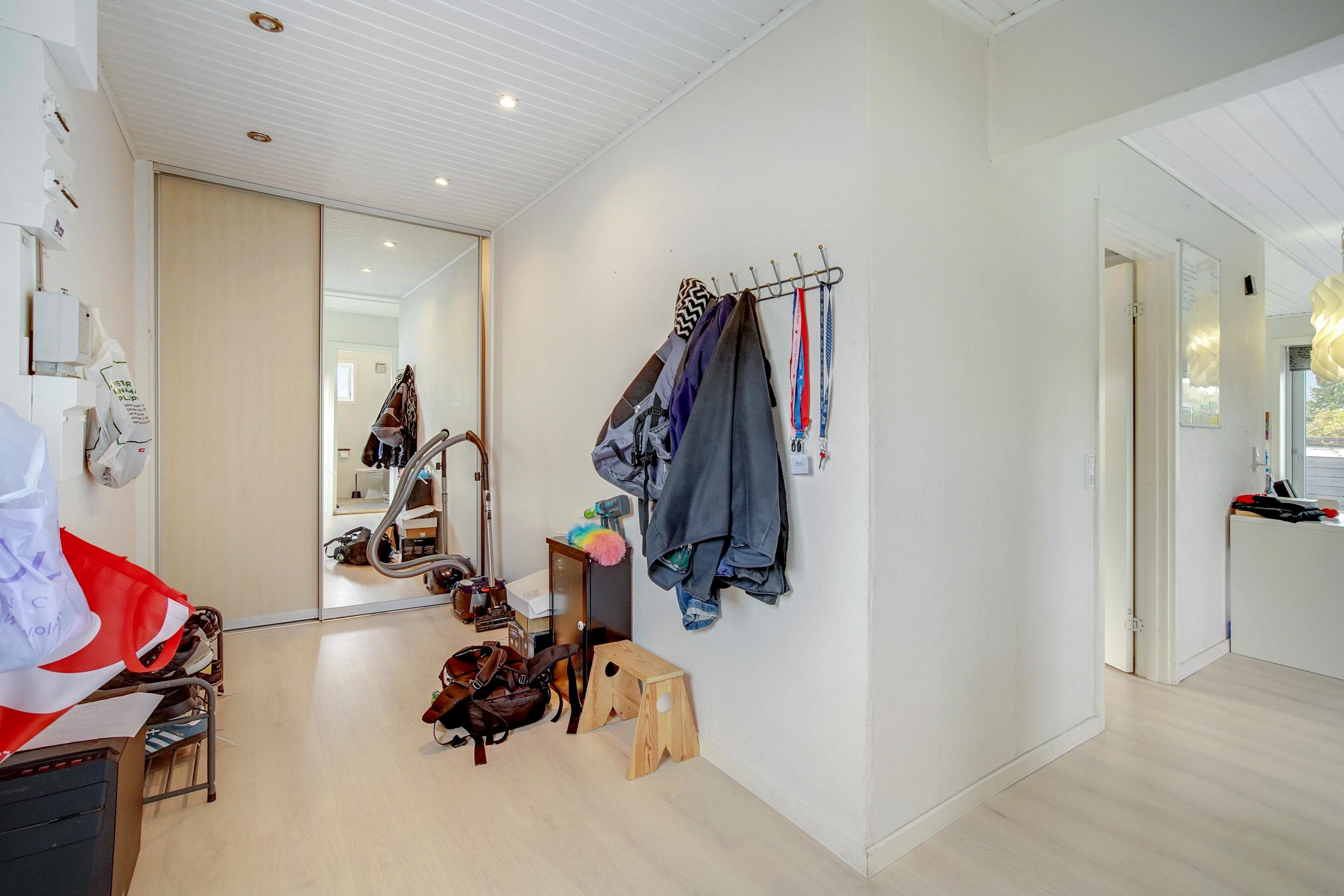 Fremhævet entré billede i fuldskærmstilstand. Billede af Dybdalsvej 6, 6800 Varde