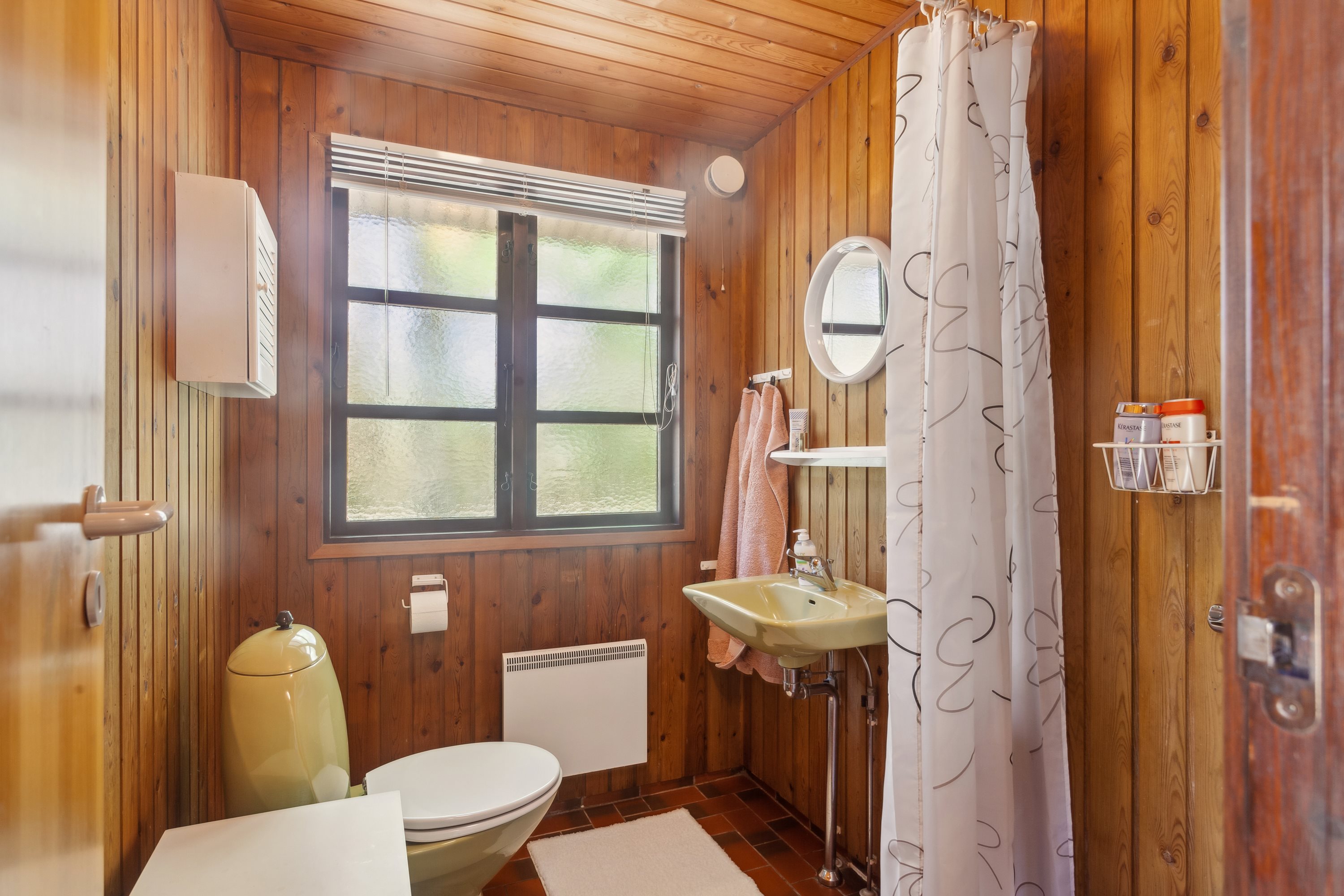 Fremhævet badeværelse billede i fuldskærmstilstand. Billede af Lyngholmvej 1, Østerby, 9940 Læsø