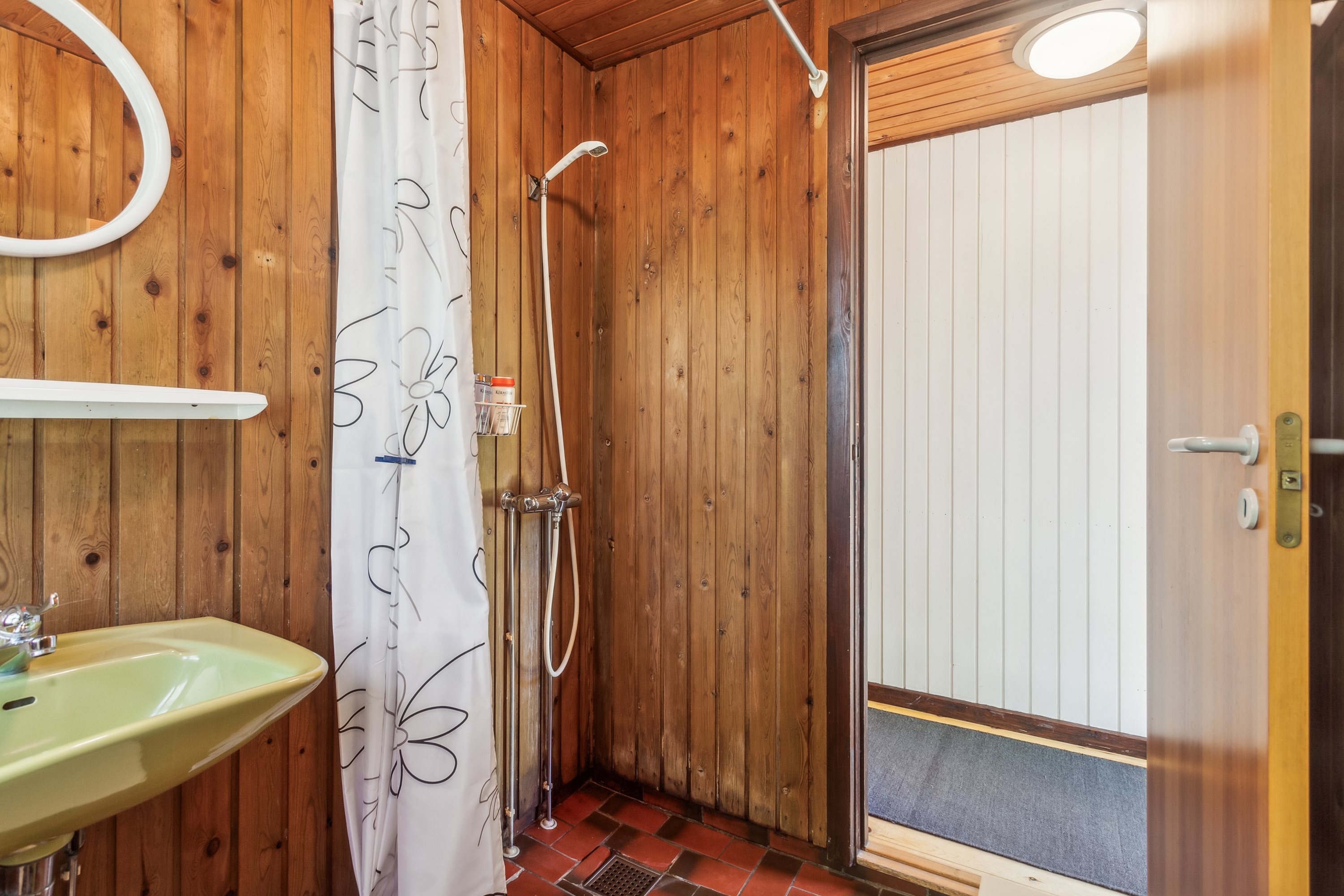 Fremhævet badeværelse billede i fuldskærmstilstand. Billede af Lyngholmvej 1, Østerby, 9940 Læsø