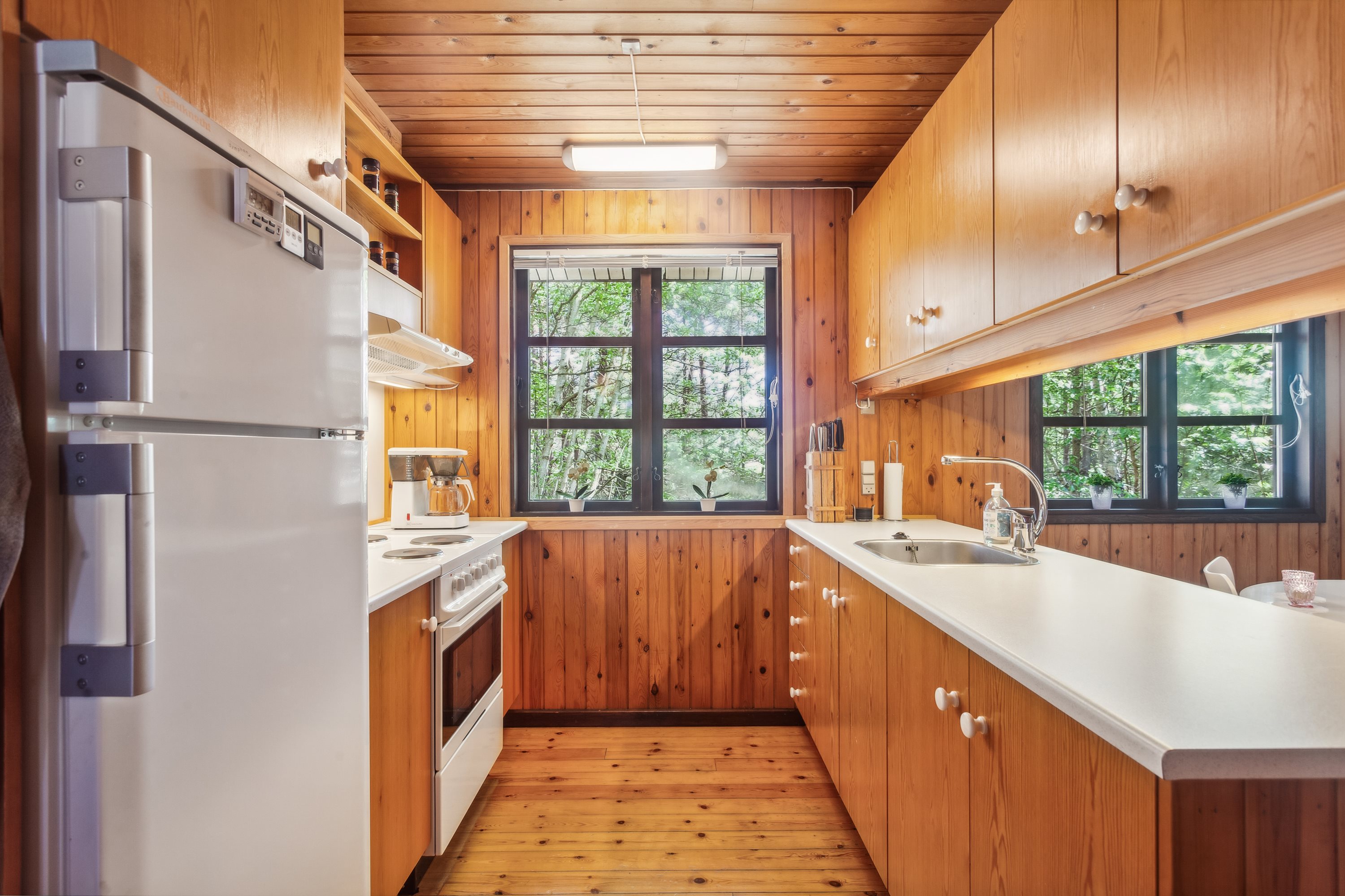 Fremhævet køkken billede i fuldskærmstilstand. Billede af Lyngholmvej 1, Østerby, 9940 Læsø