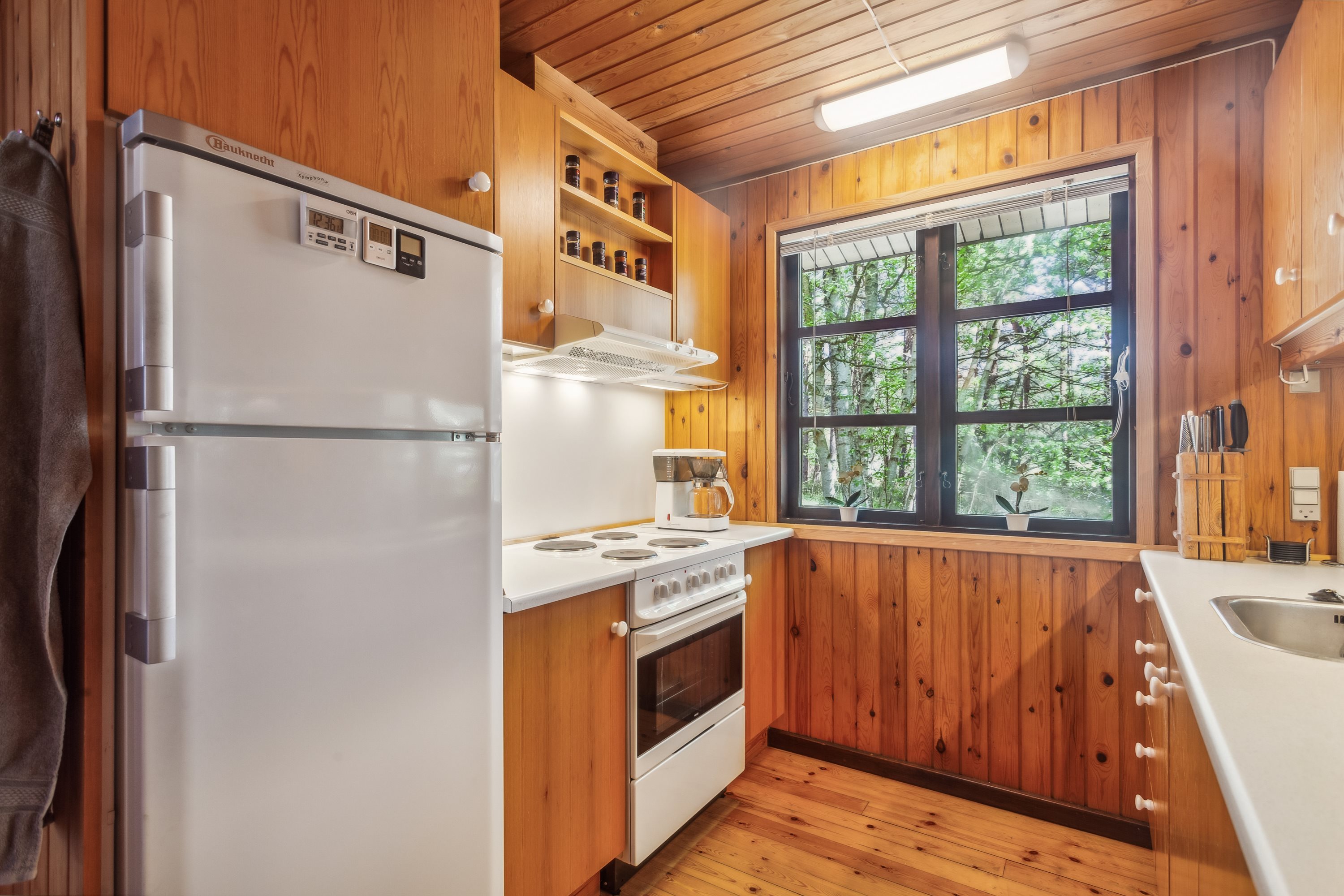 Fremhævet køkken billede i fuldskærmstilstand. Billede af Lyngholmvej 1, Østerby, 9940 Læsø