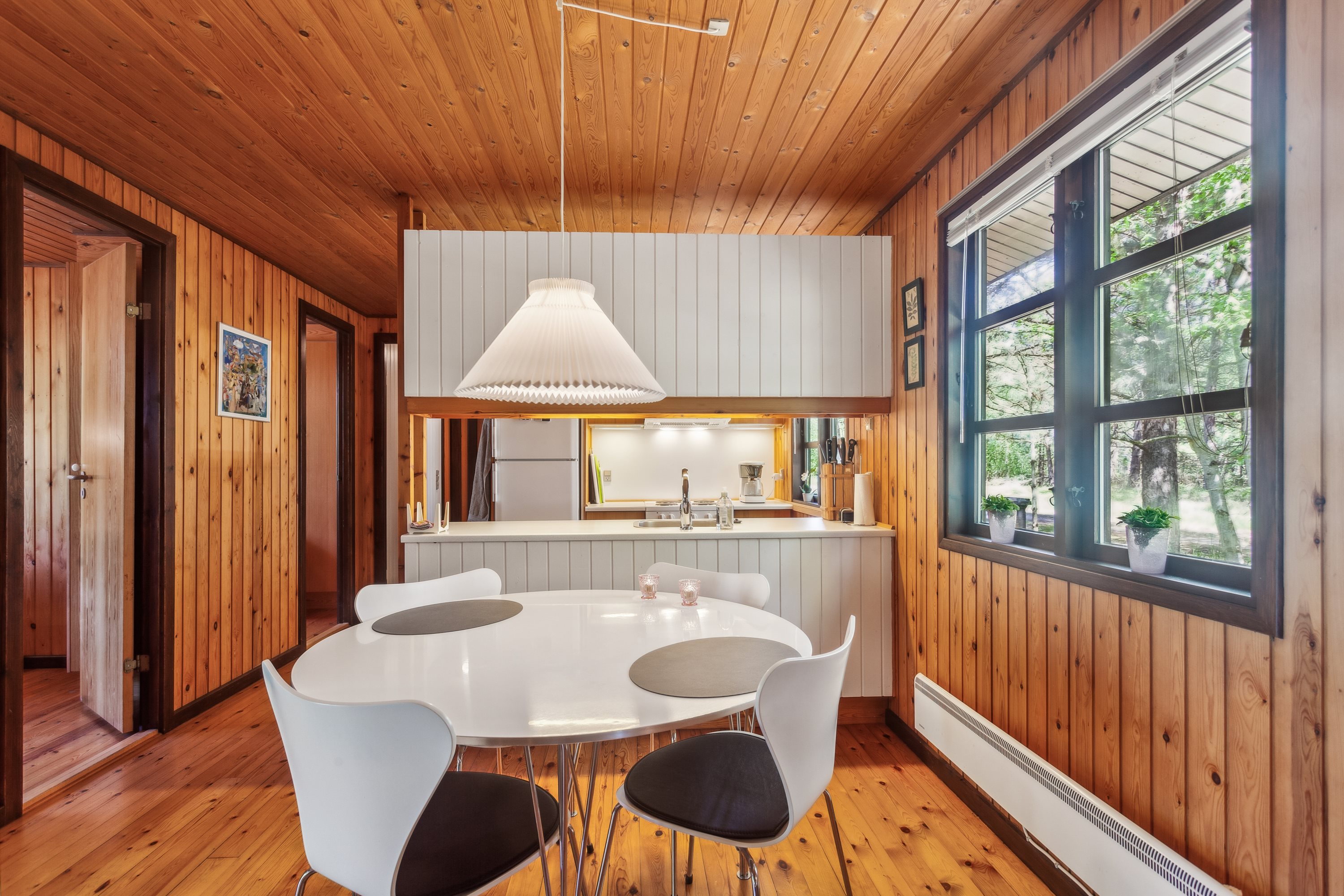 Fremhævet køkken billede i fuldskærmstilstand. Billede af Lyngholmvej 1, Østerby, 9940 Læsø