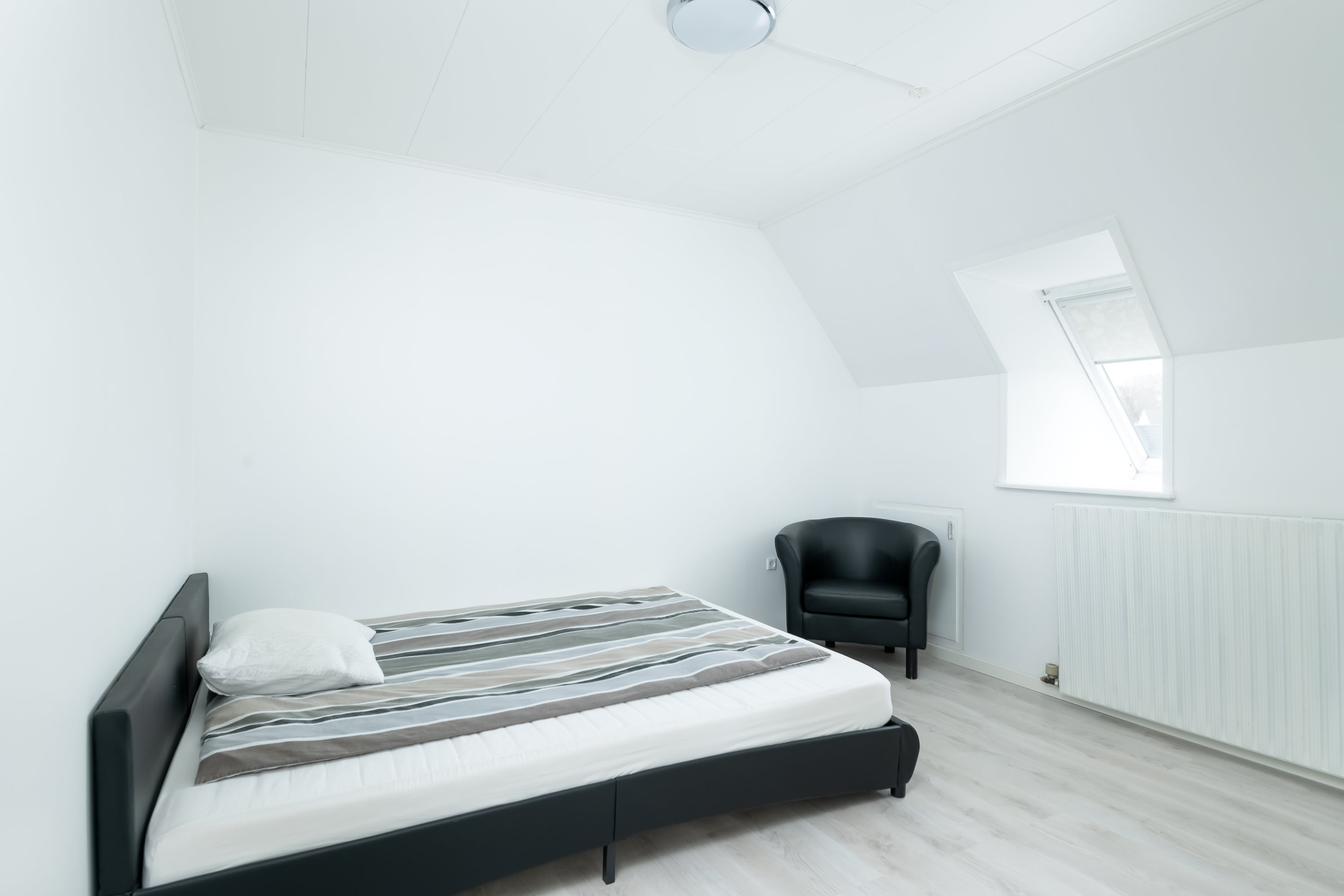 Fremhævet værelse billede i fuldskærmstilstand. Billede af Hjørringvej 446, 9750 Østervrå