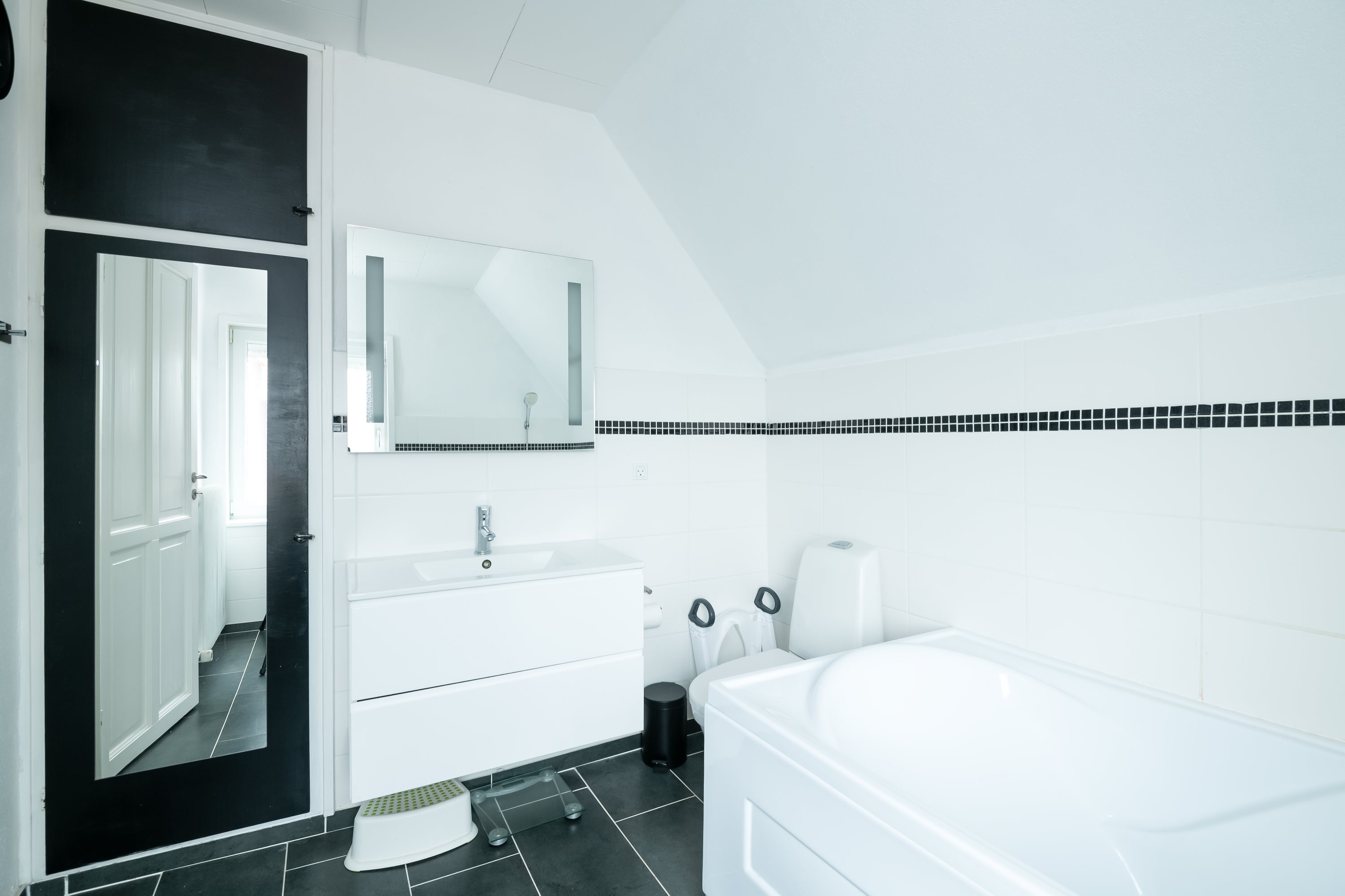 Fremhævet badeværelse billede i fuldskærmstilstand. Billede af Hjørringvej 446, 9750 Østervrå