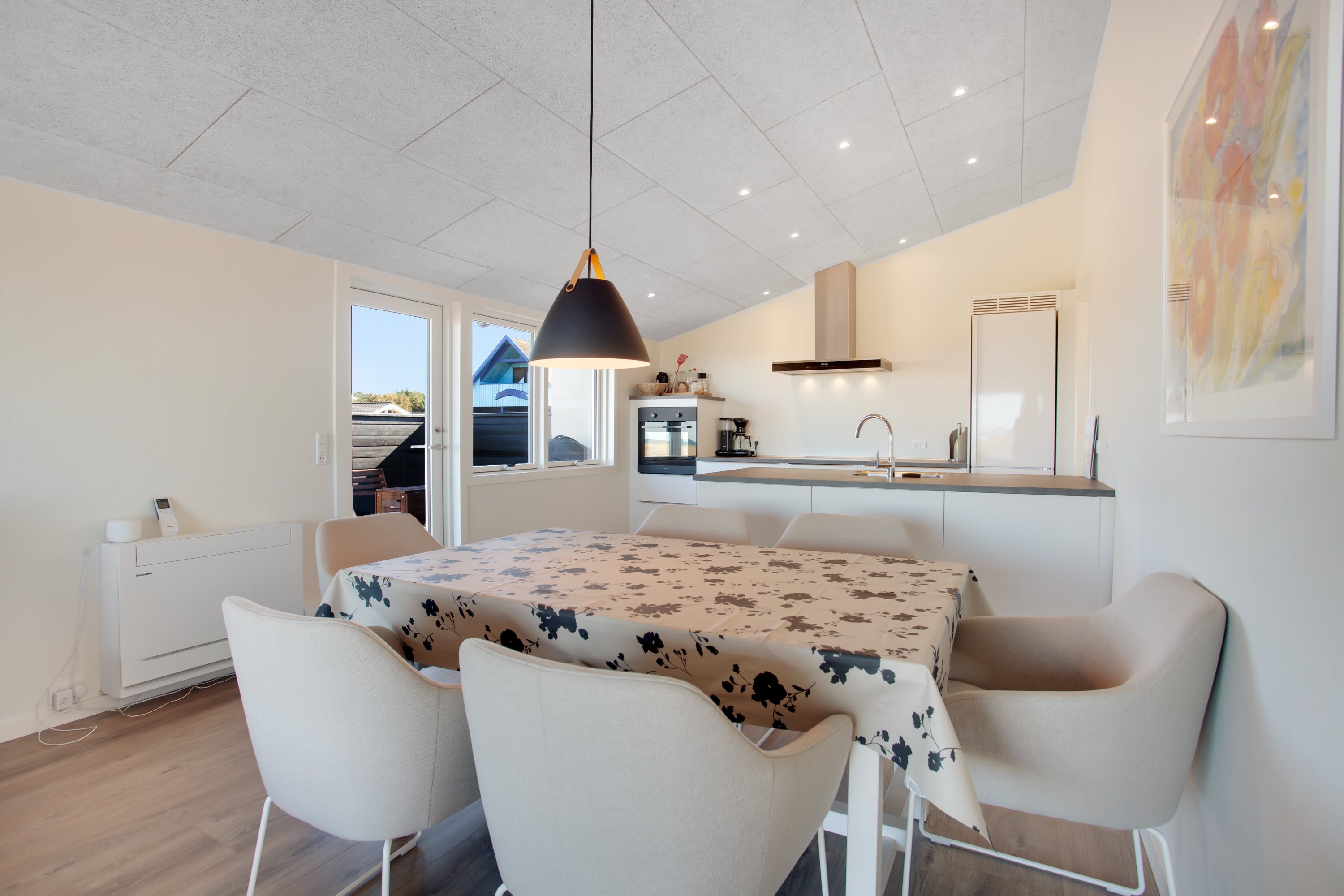 Fremhævet stue billede i fuldskærmstilstand. Billede af Mågevej 11, Østerby Havn, 9940 Læsø