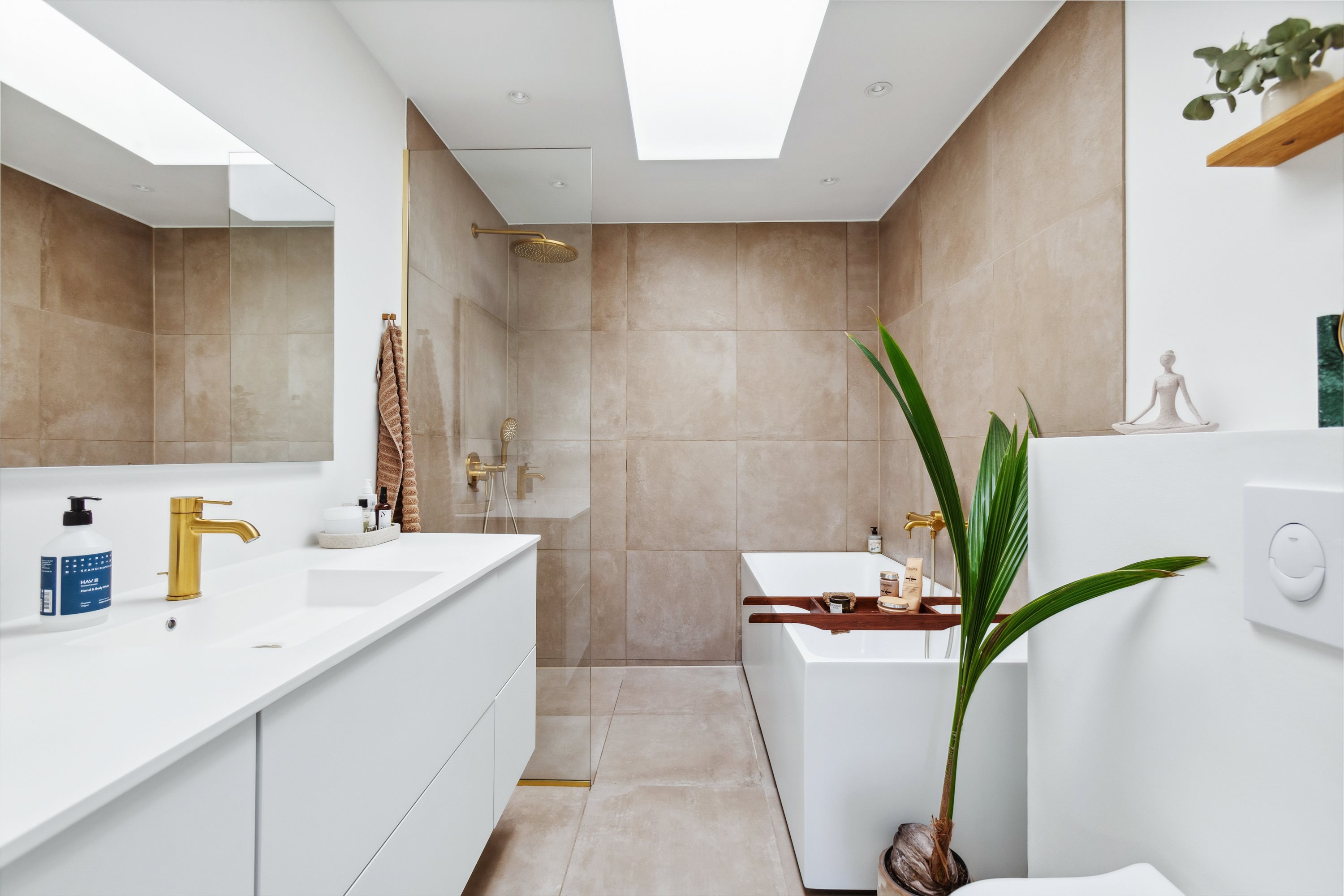 Fremhævet badeværelse billede i fuldskærmstilstand. Billede af Åvænget 3, 2970 Hørsholm