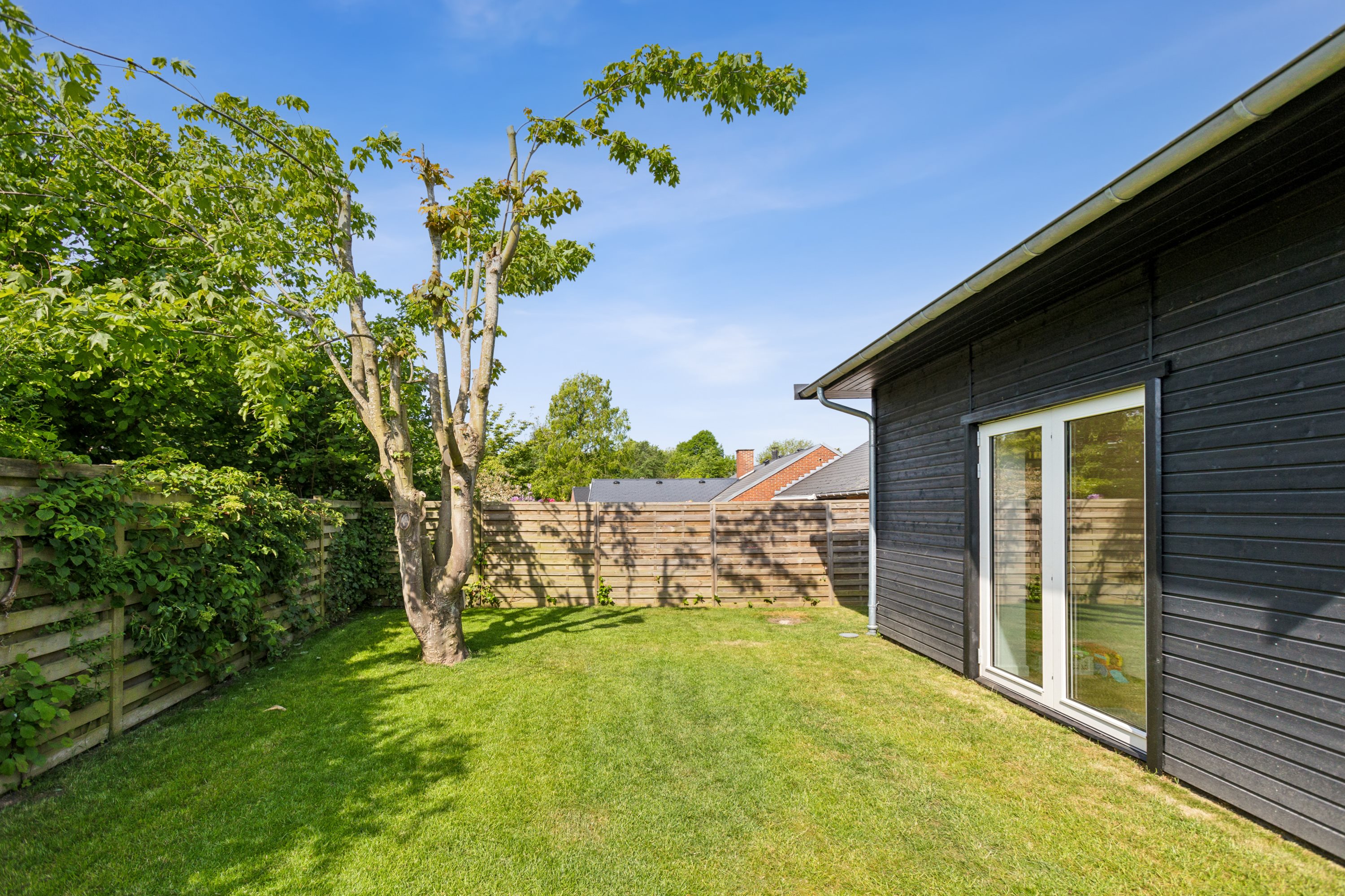 Fremhævet ejendom 1 billede i fuldskærmstilstand. Billede af Åvænget 3, 2970 Hørsholm