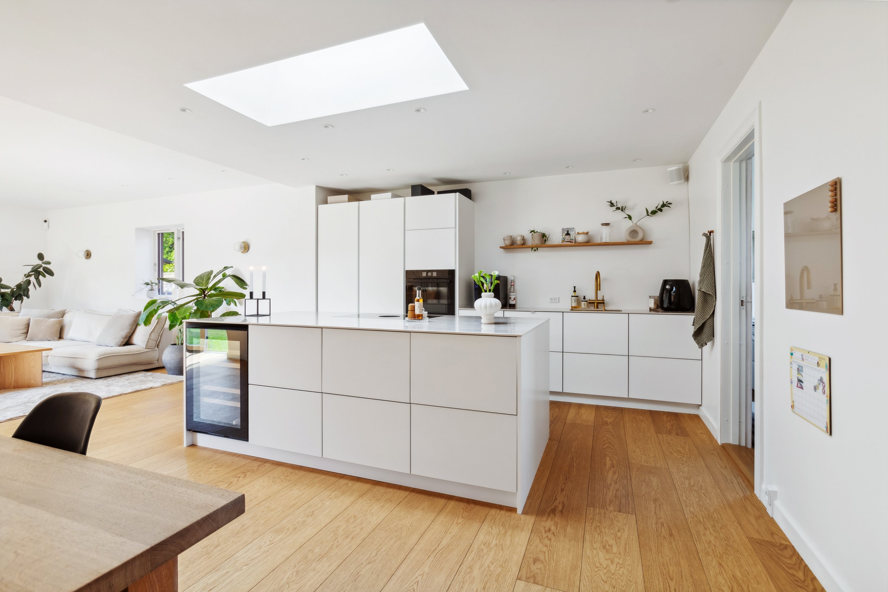 Miniaturebillede 1: køkken. Billede af Åvænget 3, 2970 Hørsholm