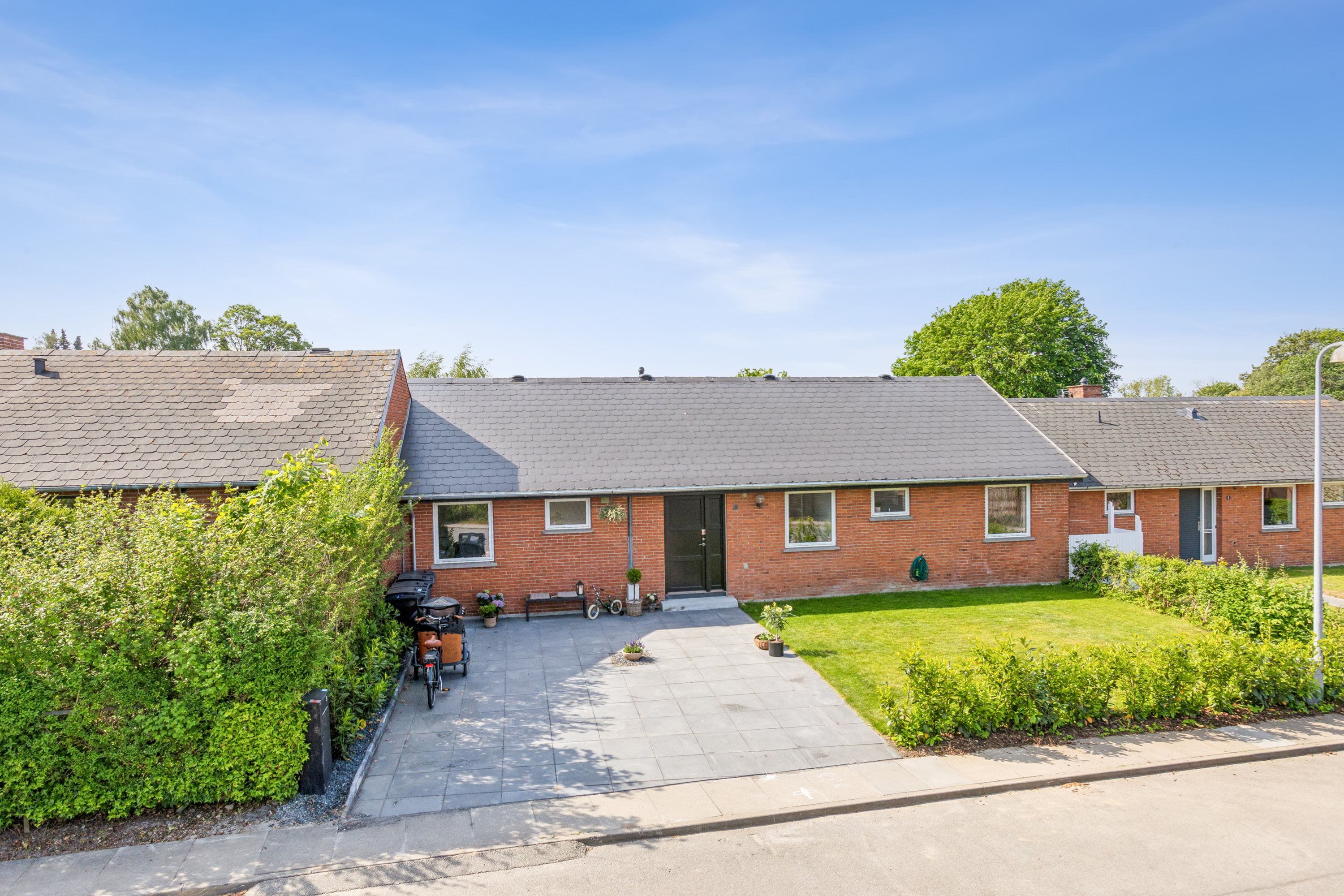 Fremhævet ejendom 1 billede i fuldskærmstilstand. Billede af Åvænget 3, 2970 Hørsholm