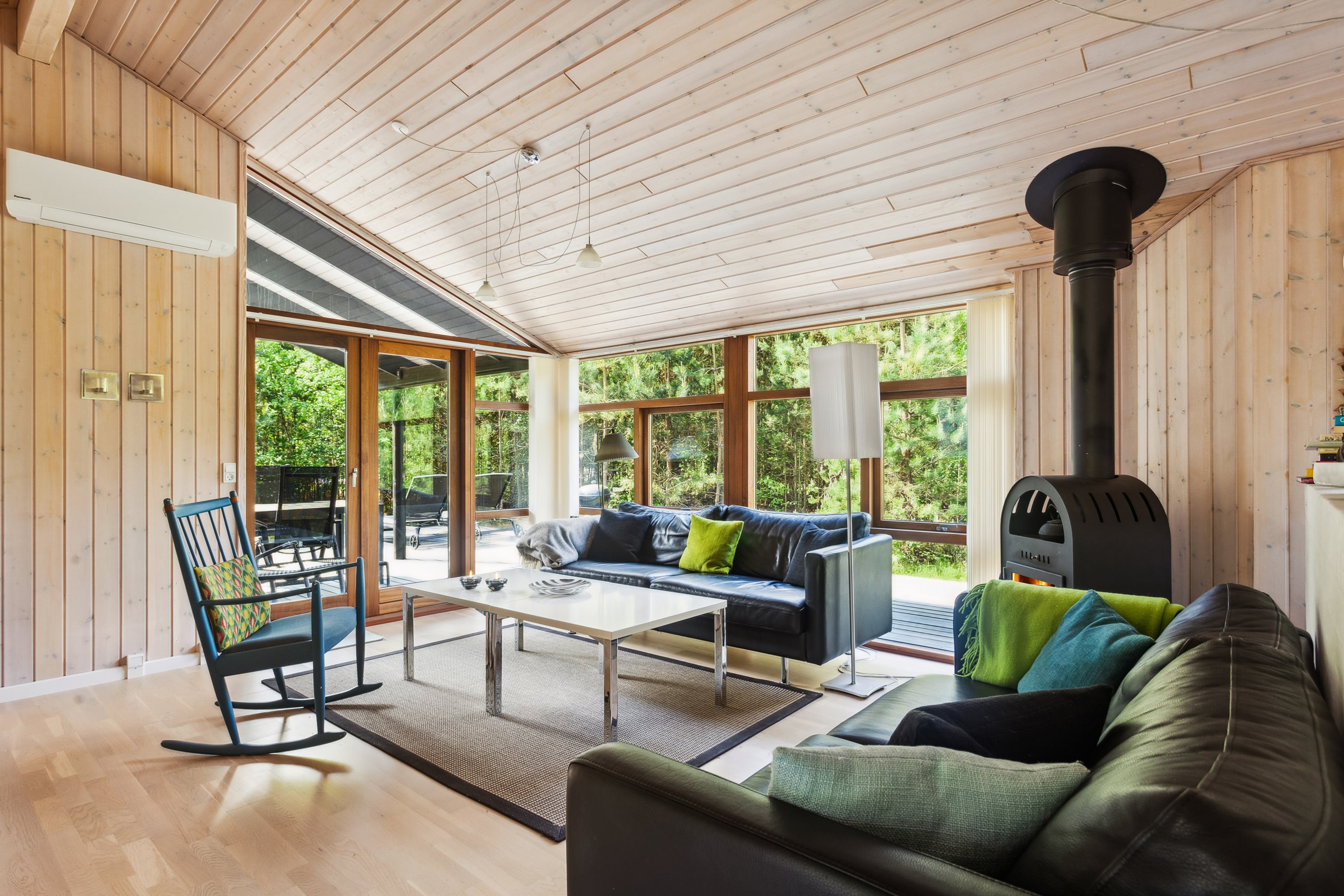 Fremhævet stue billede i fuldskærmstilstand. Billede af Høgevej 1, Østerby, 9940 Læsø