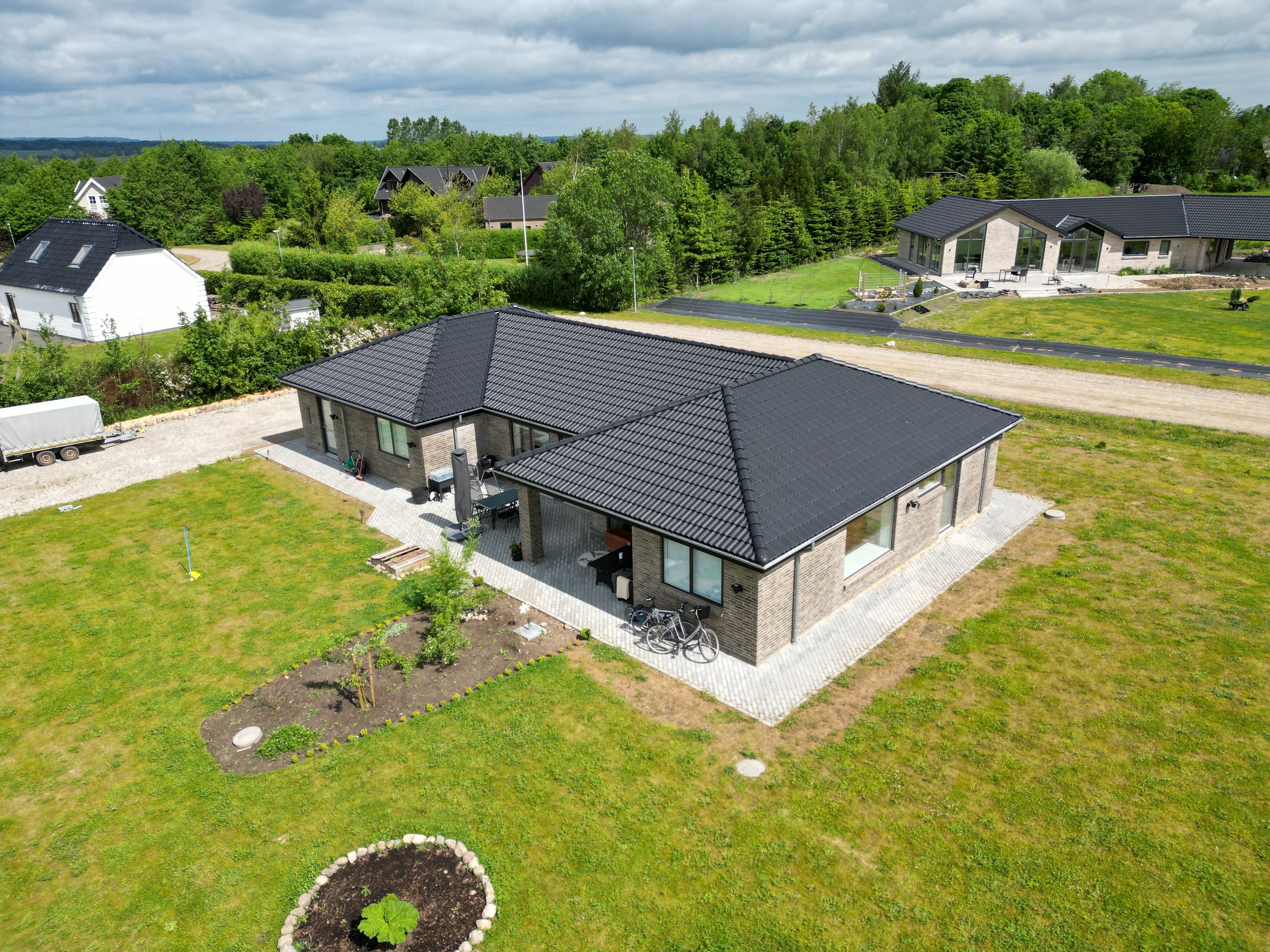 Fremhævet set fra haven billede i fuldskærmstilstand. Billede af Yding Toft 8A, Yding, 8752 Østbirk