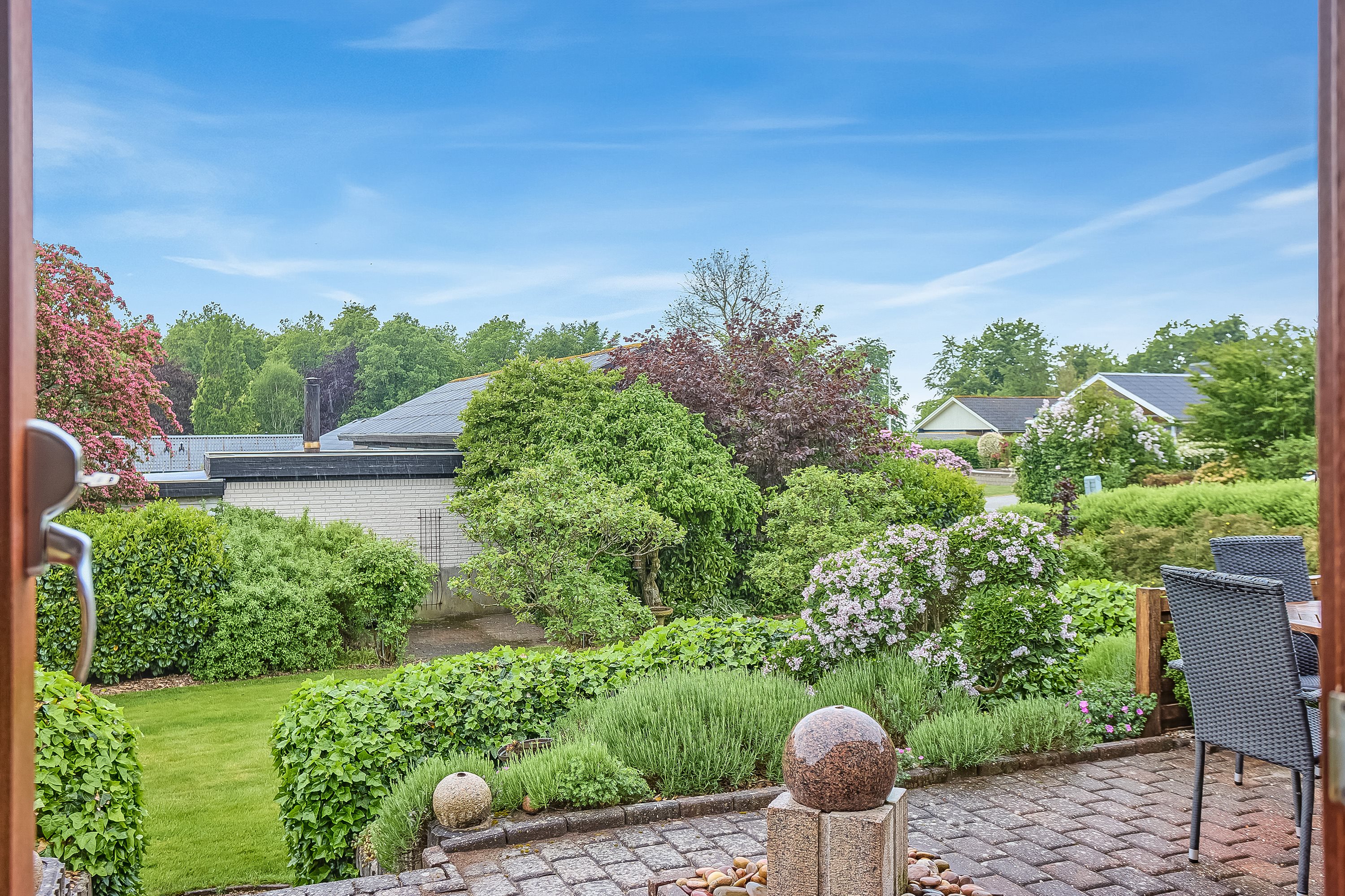 Fremhævet stue billede i fuldskærmstilstand. Billede af Fjordvænget 48, 8832 Skals