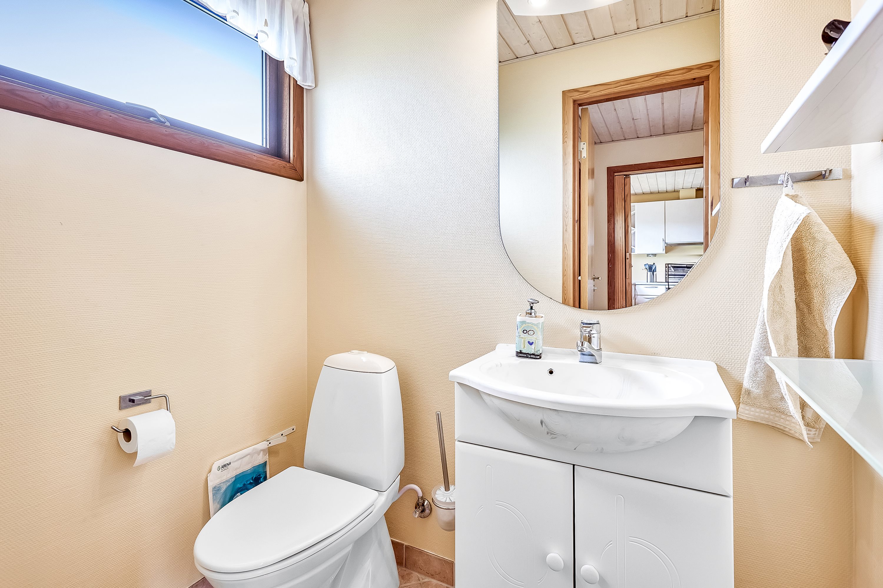 Fremhævet badeværelse billede i fuldskærmstilstand. Billede af Fjordvænget 48, 8832 Skals