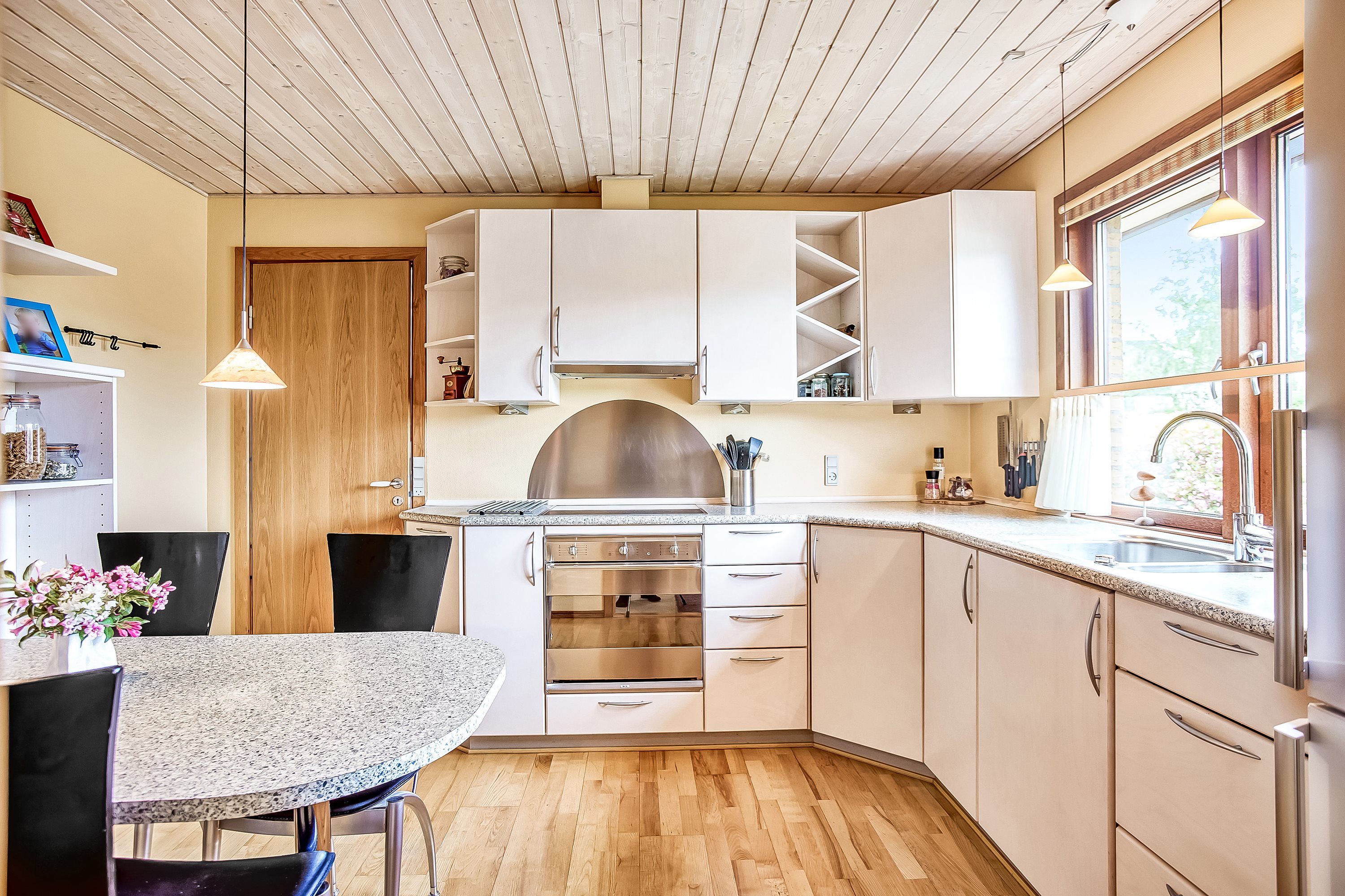 Miniaturebillede 1: køkken. Billede af Fjordvænget 48, 8832 Skals