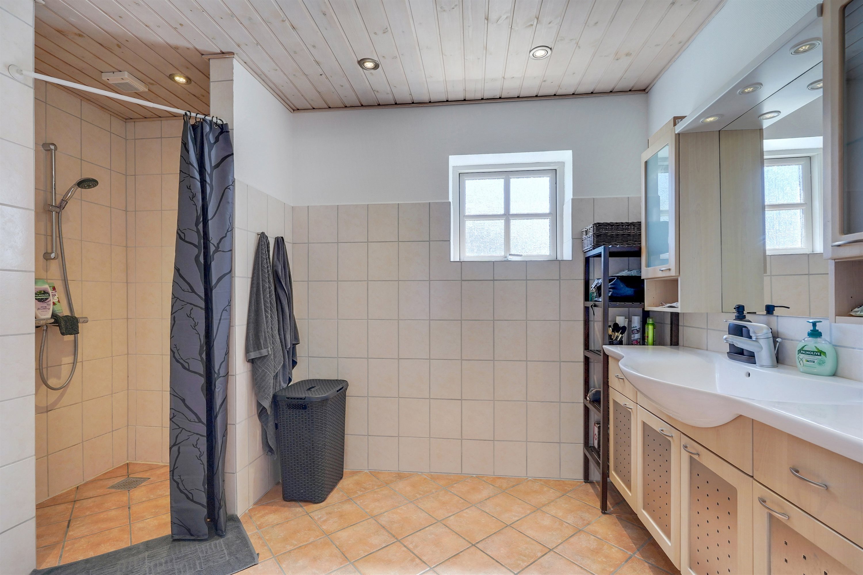 Fremhævet badeværelse billede i fuldskærmstilstand. Billede af Hoptrup Hovedgade 31, 6100 Haderslev