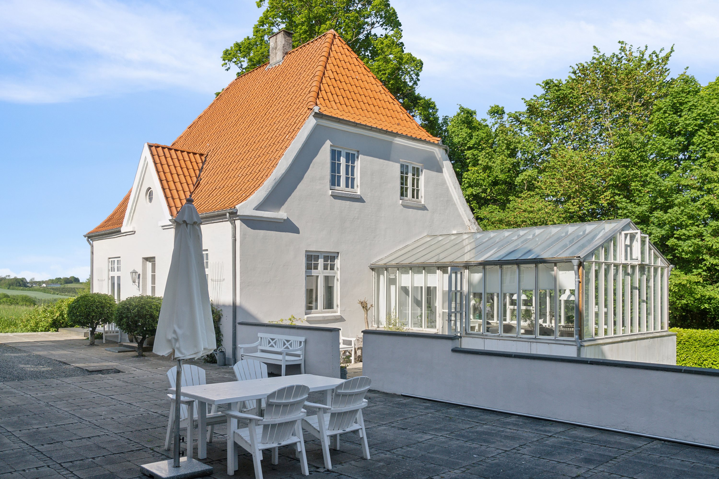 Miniaturebillede 2: set fra vejen. Billede af Tåningvej 7, Tåning, 8660 Skanderborg