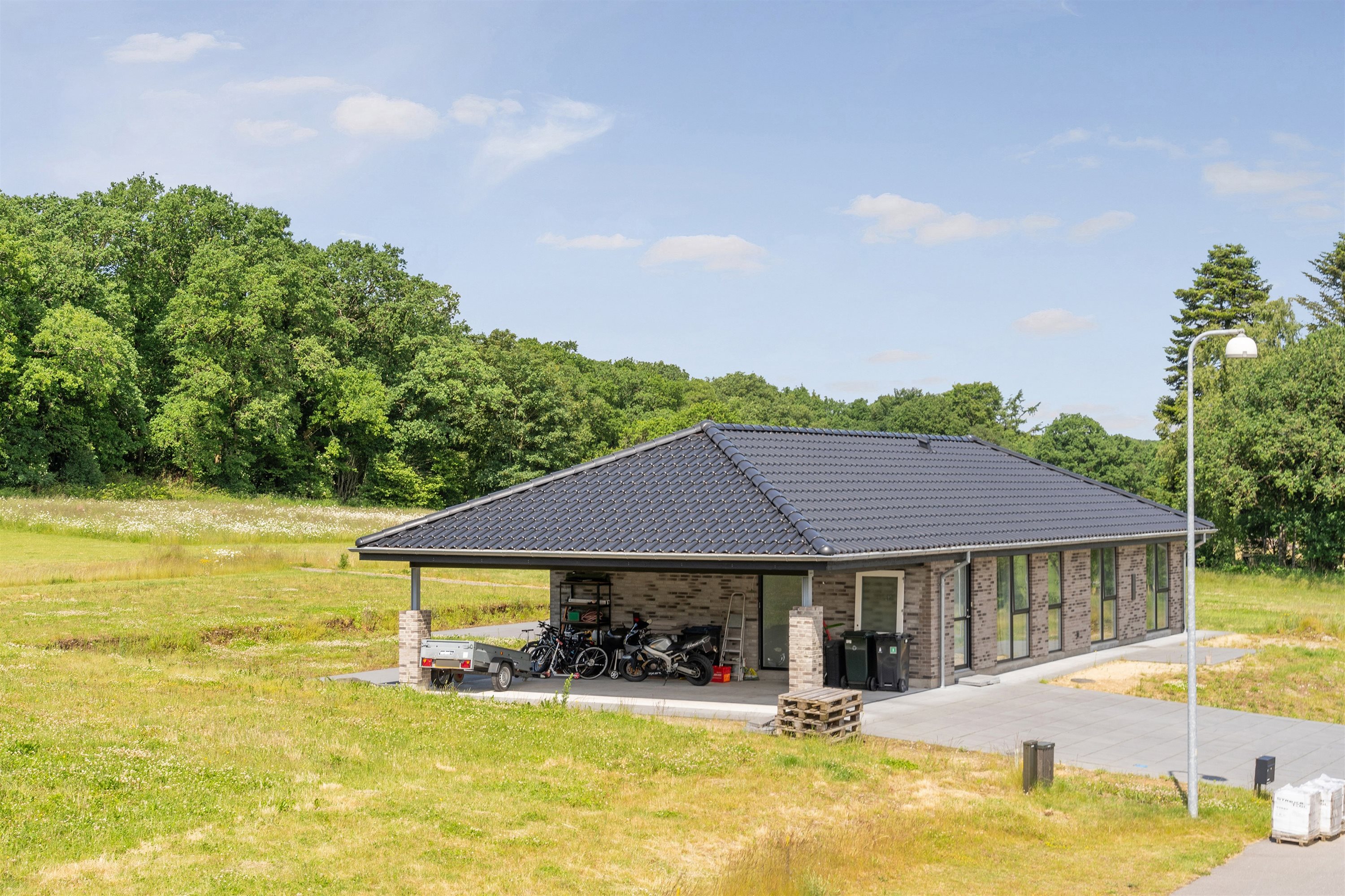 Fremhævet ejendommen billede i fuldskærmstilstand. Billede af Skovvangen 17, Grimstrup, 6818 Årre