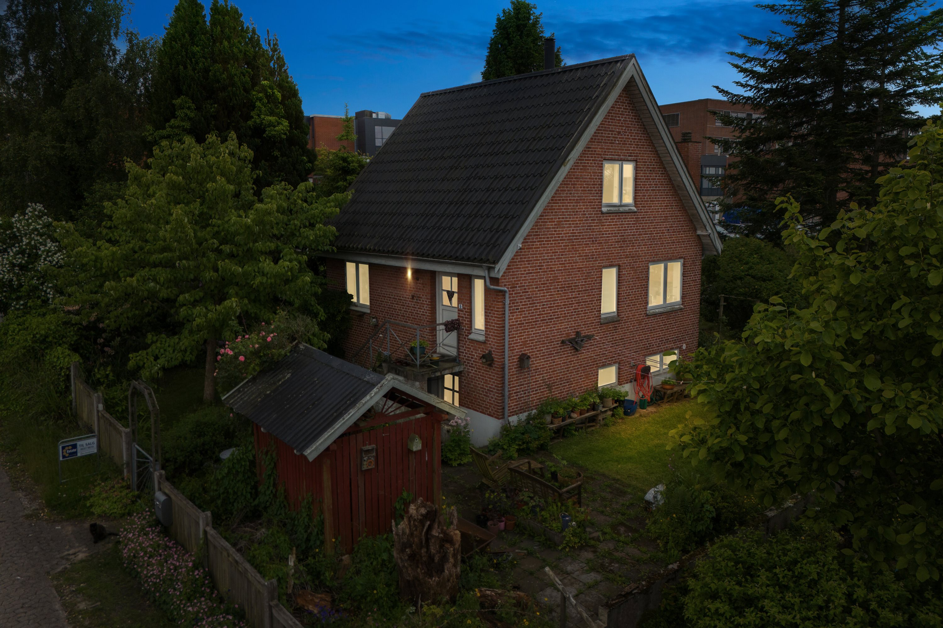 Fremhævet set fra vejen billede i fuldskærmstilstand. Billede af Urvej 8, 8450 Hammel