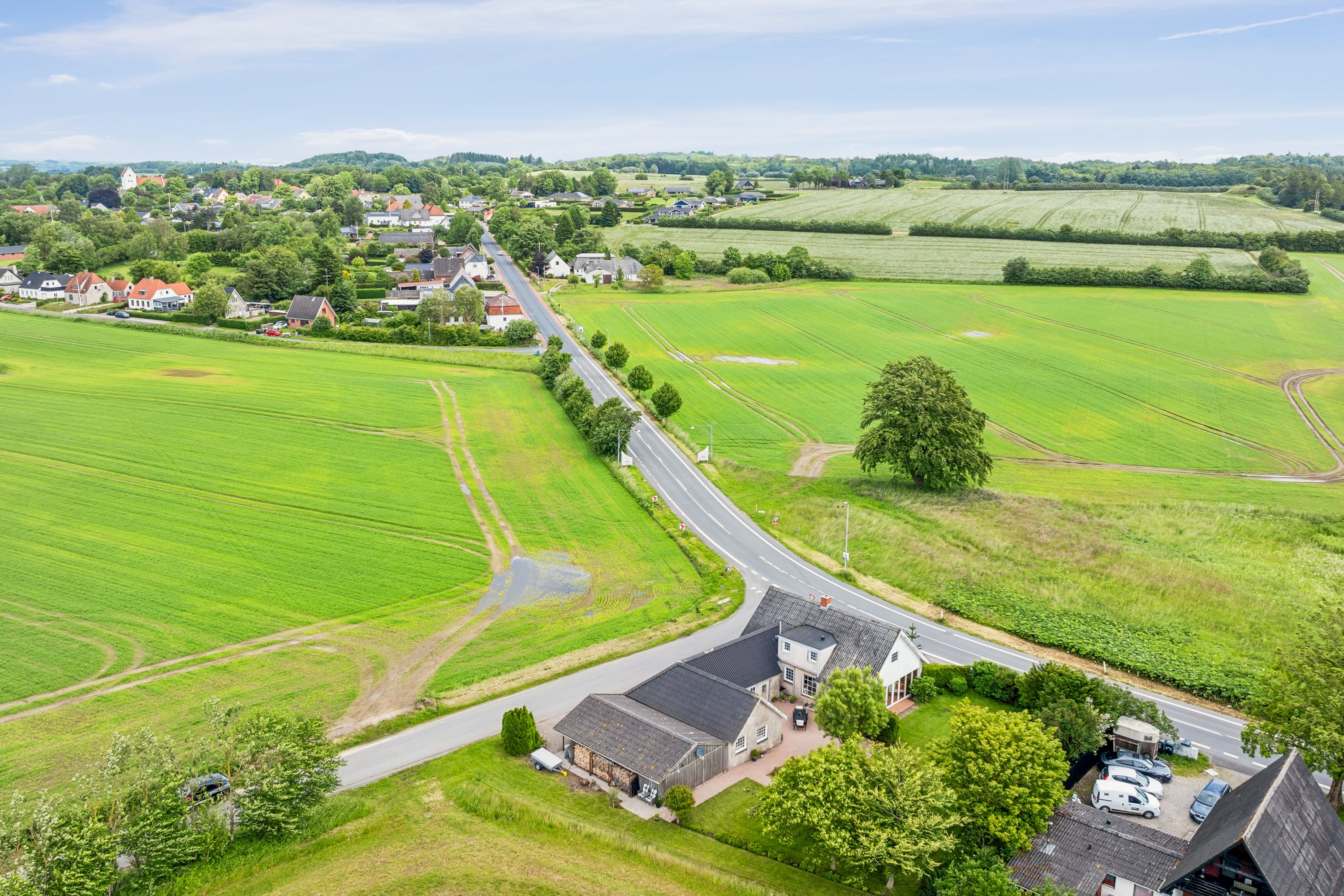 Fremhævet luftfoto billede i fuldskærmstilstand. Billede af Hovgyden 1, Jordløse, 5683 Haarby