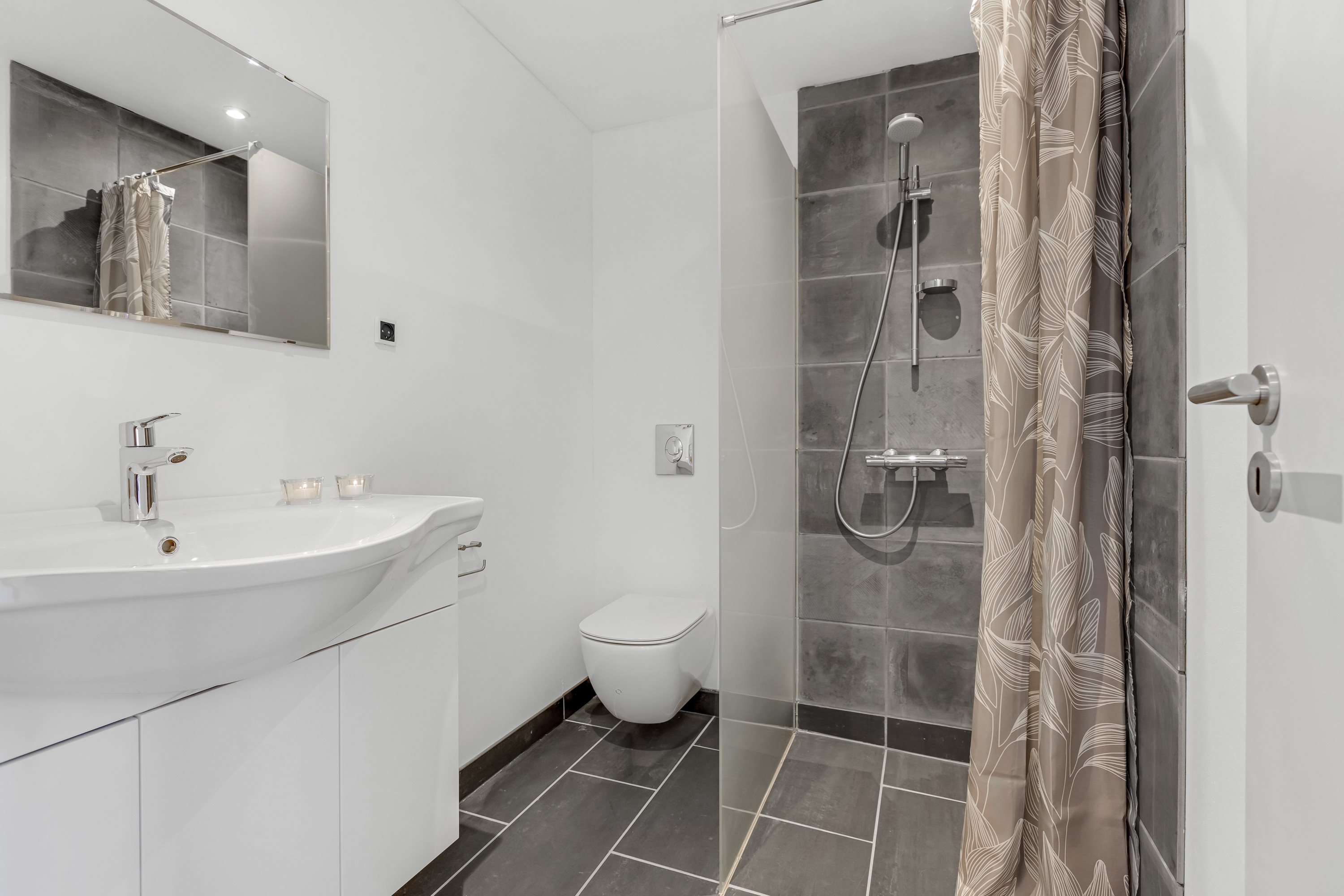 Fremhævet badeværelse billede i fuldskærmstilstand. Billede af Kongelyset 126, 4200 Slagelse