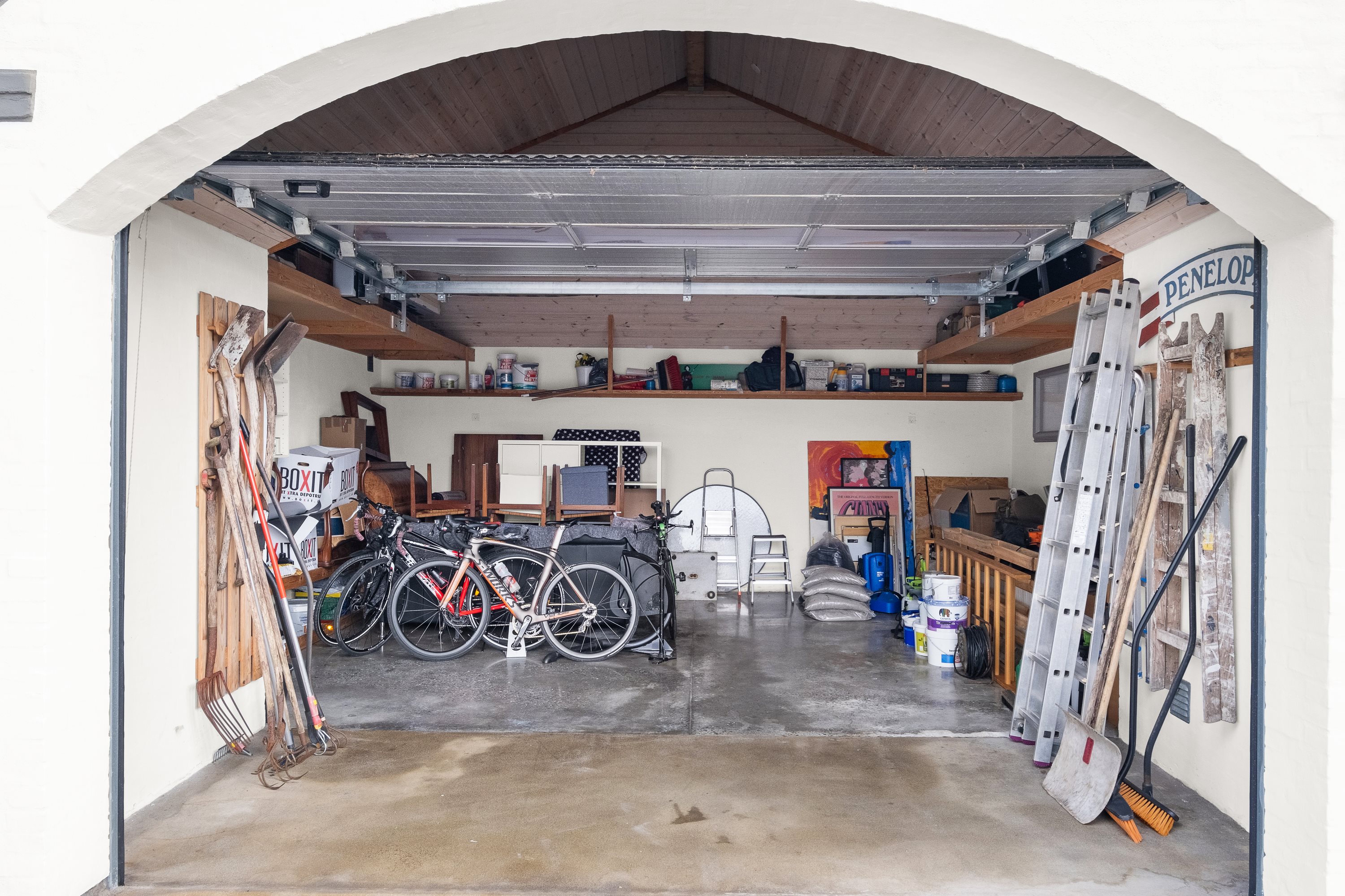 Fremhævet garage billede i fuldskærmstilstand. Billede af Elsted Kirkevej 9, 8520 Lystrup