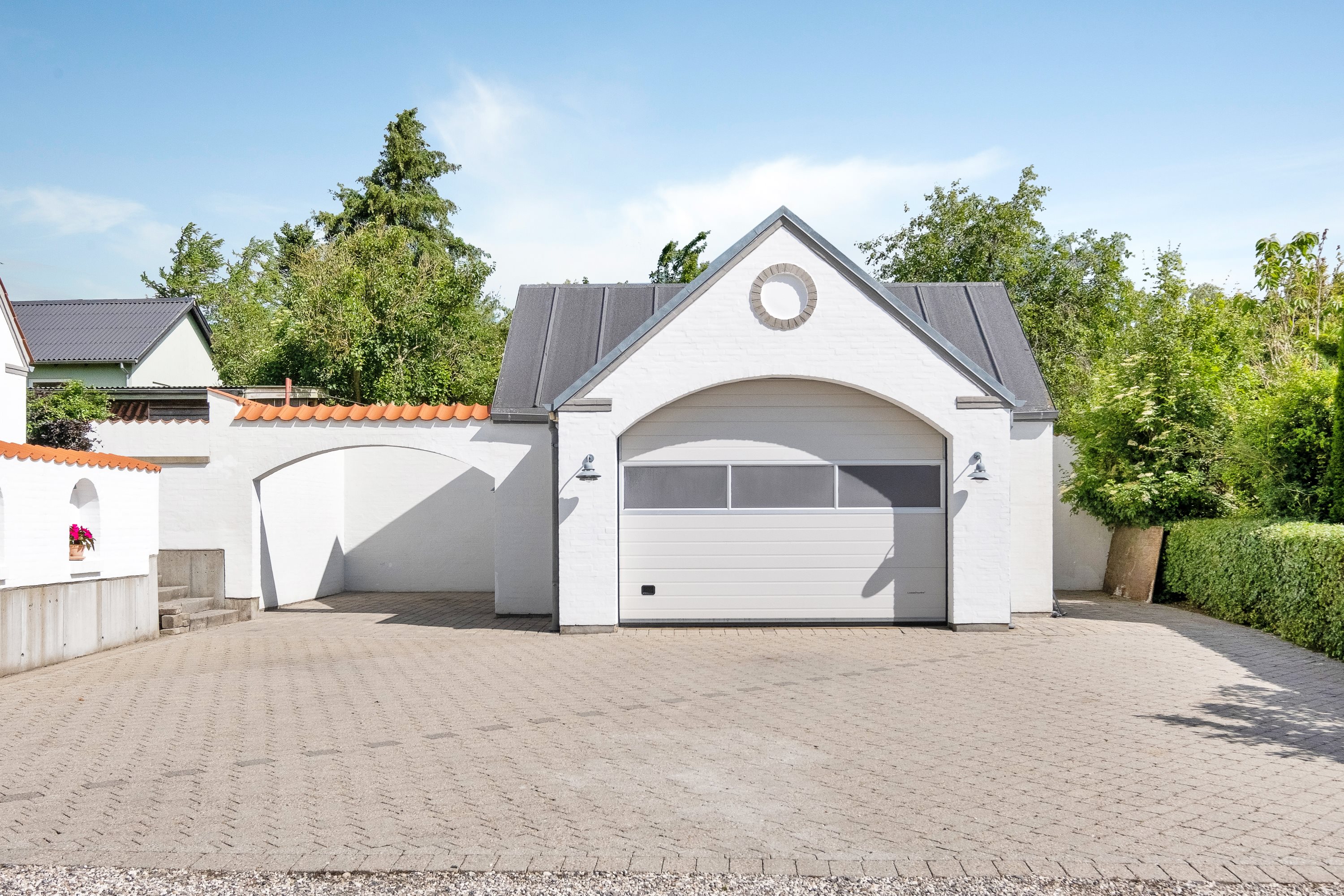 Fremhævet garage billede i fuldskærmstilstand. Billede af Elsted Kirkevej 9, 8520 Lystrup