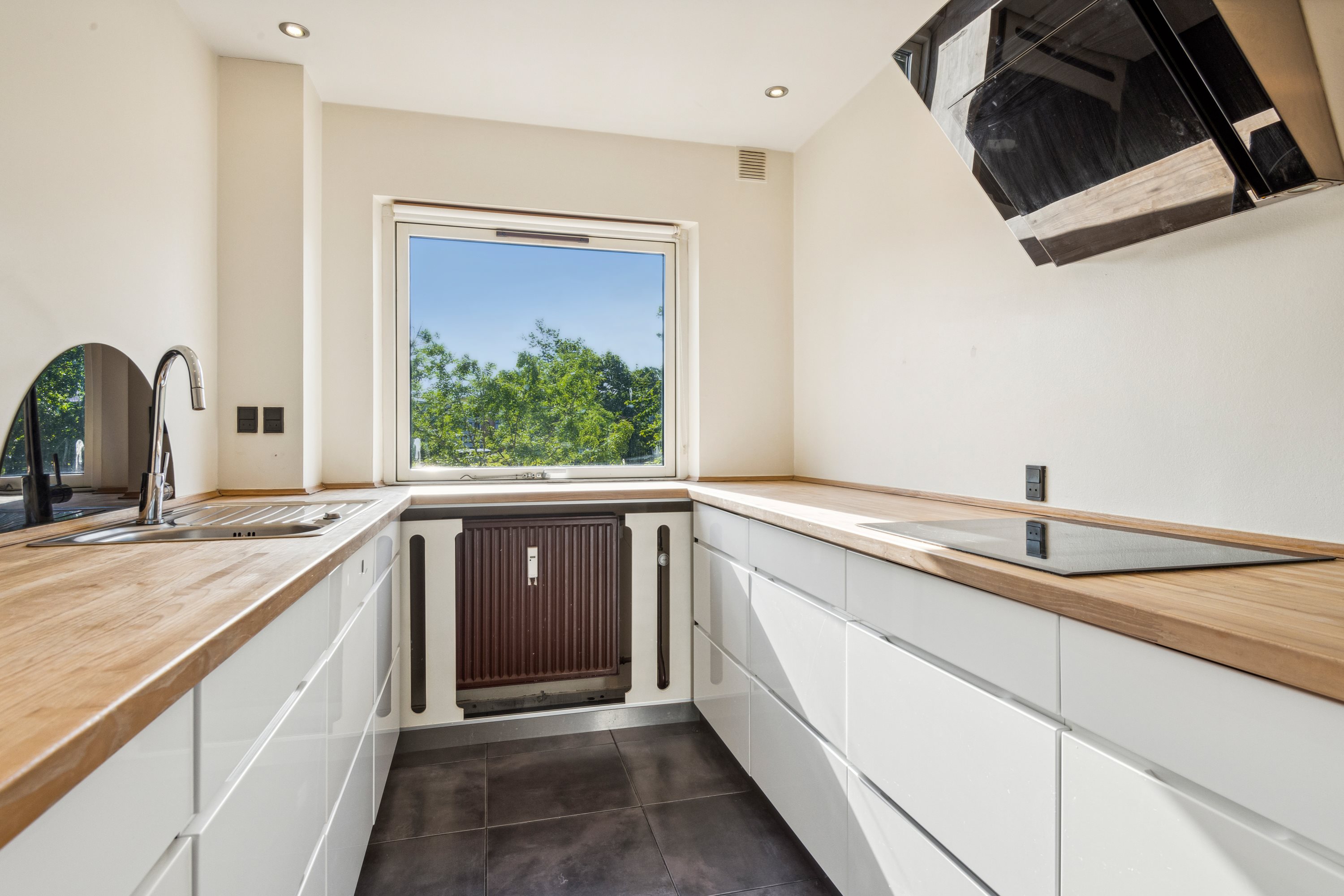 Miniaturebillede 1: køkken. Billede af Årestrupsvej 10, 1. tv., 9000 Aalborg