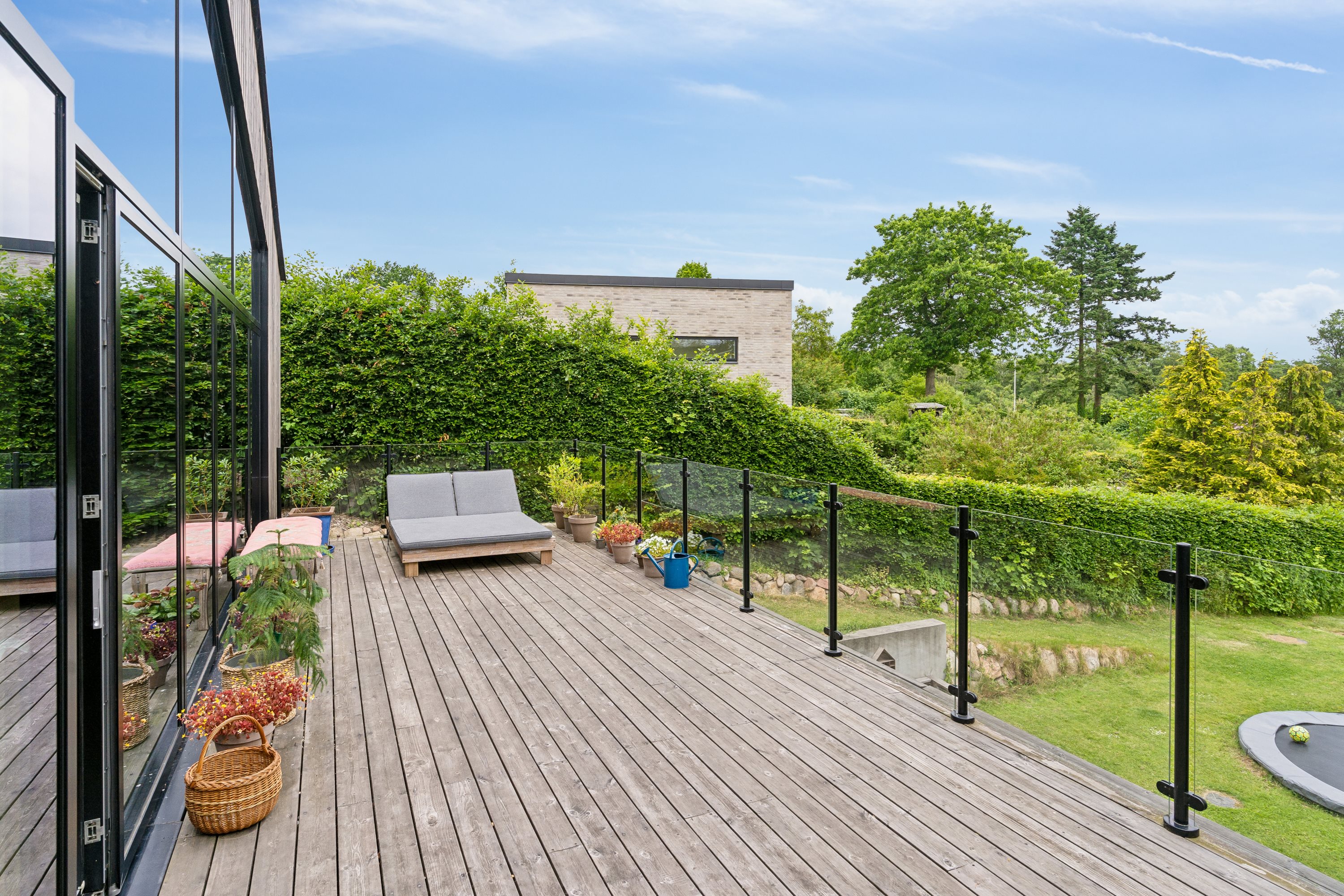 Fremhævet terrasse billede i fuldskærmstilstand. Billede af Toftebjergvej 40, 2970 Hørsholm