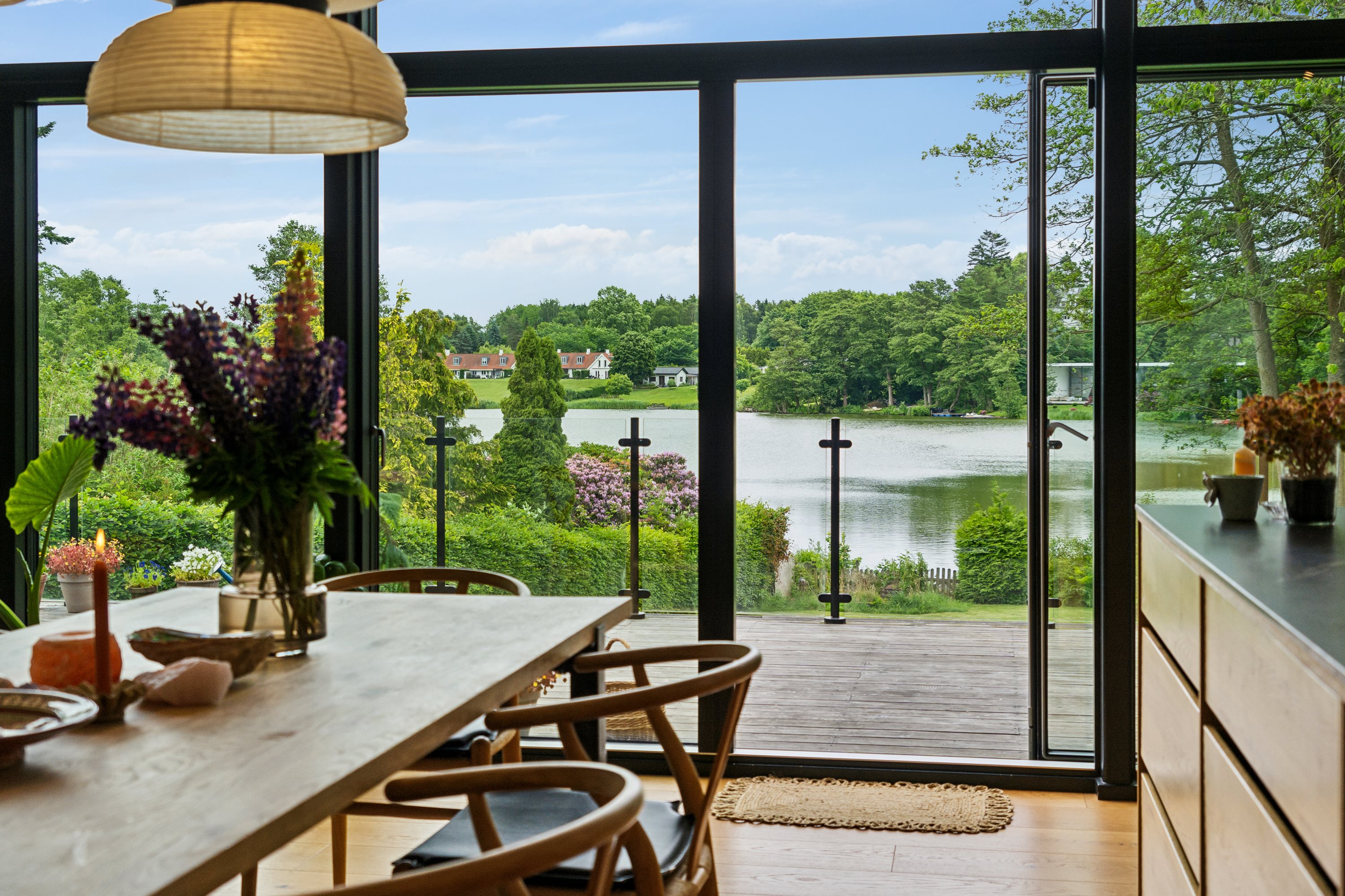 Fremhævet terrasse billede i fuldskærmstilstand. Billede af Toftebjergvej 40, 2970 Hørsholm