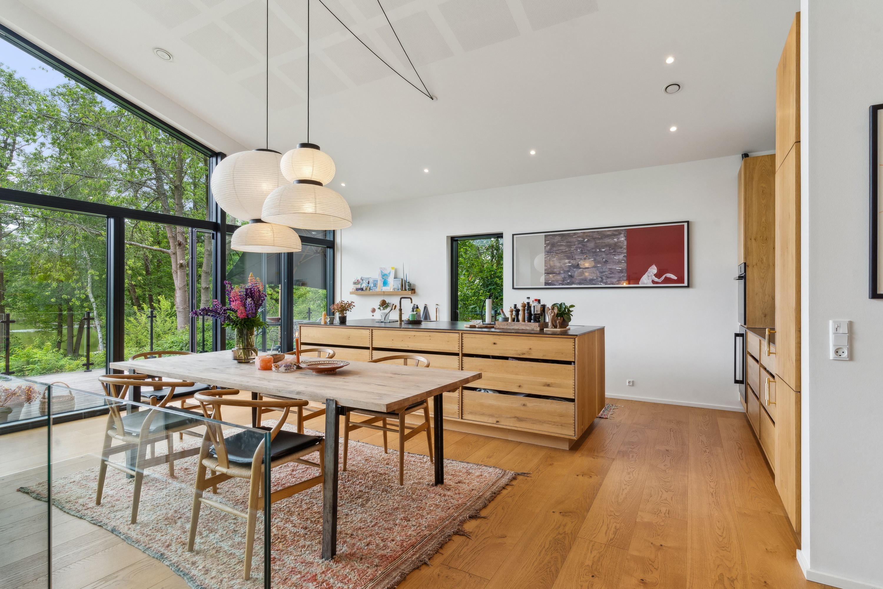 Fremhævet stue billede i fuldskærmstilstand. Billede af Toftebjergvej 40, 2970 Hørsholm