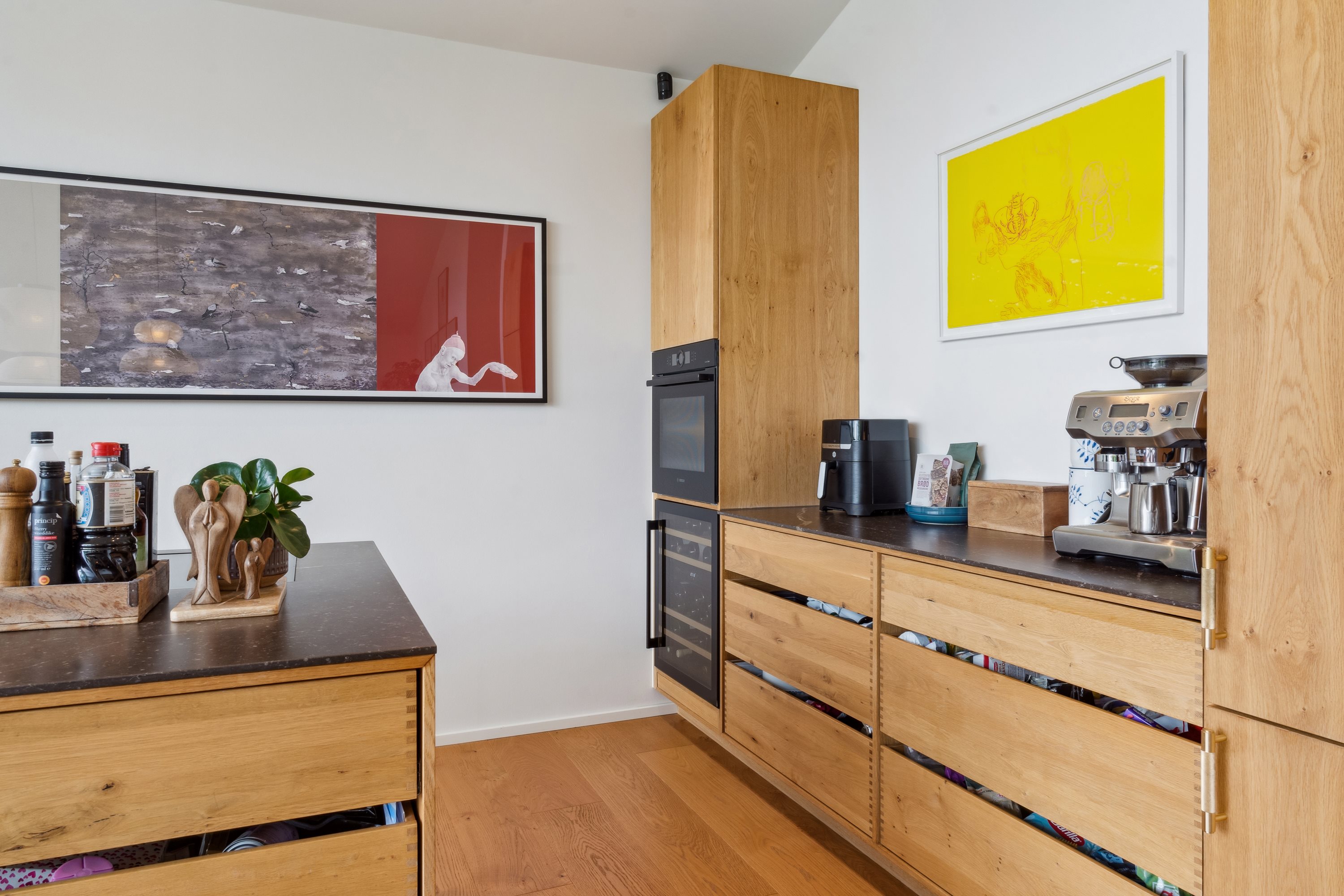 Fremhævet køkken billede i fuldskærmstilstand. Billede af Toftebjergvej 40, 2970 Hørsholm