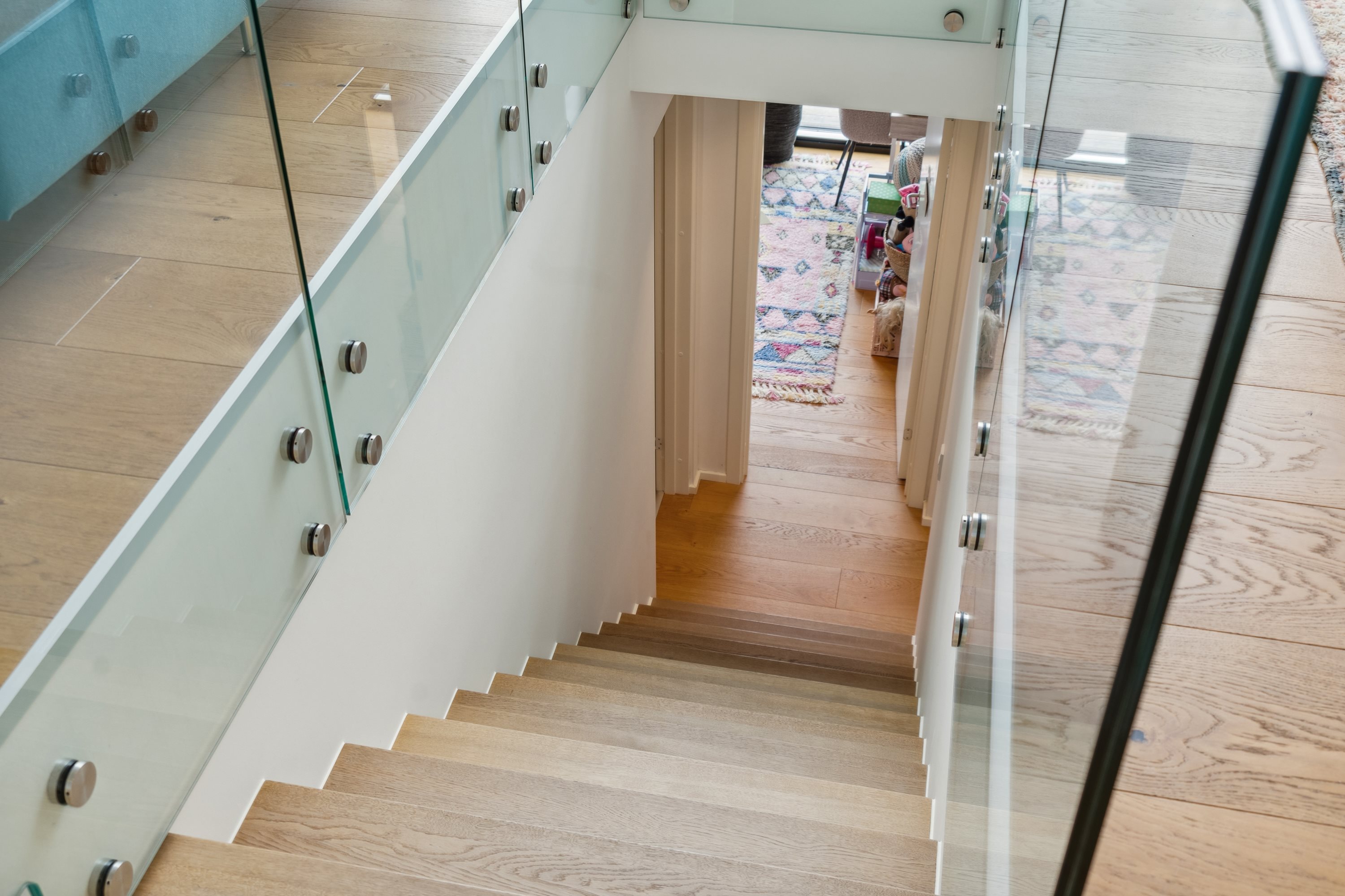 Fremhævet gang billede i fuldskærmstilstand. Billede af Toftebjergvej 40, 2970 Hørsholm