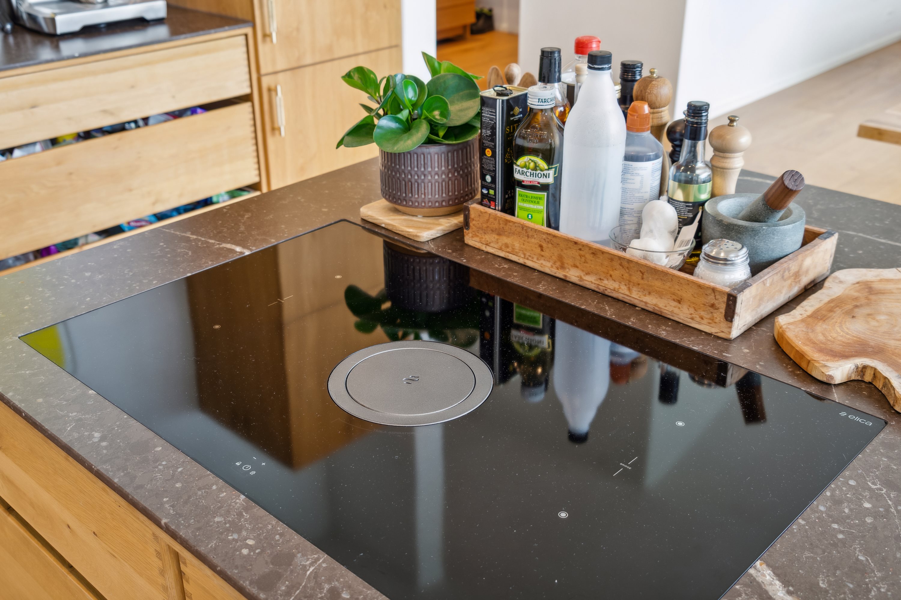 Fremhævet stue billede i fuldskærmstilstand. Billede af Toftebjergvej 40, 2970 Hørsholm