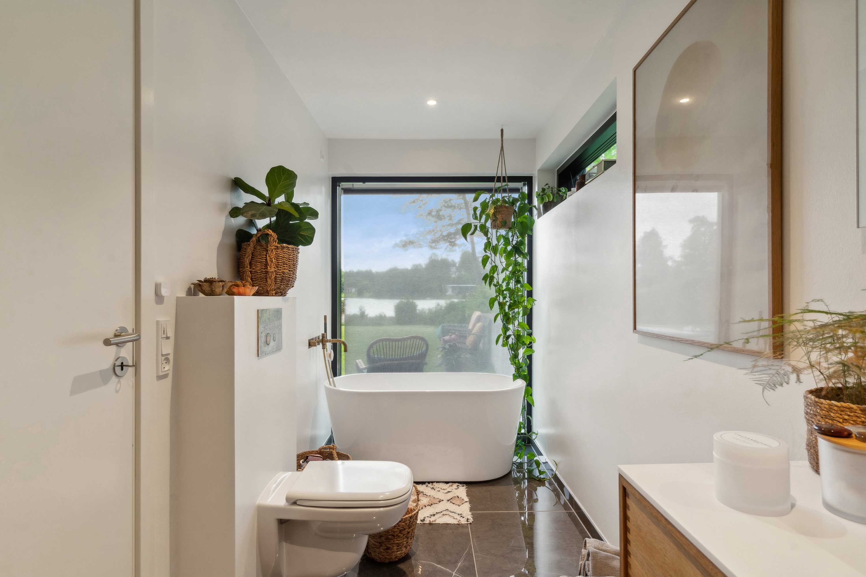 Fremhævet badeværelse billede i fuldskærmstilstand. Billede af Toftebjergvej 40, 2970 Hørsholm