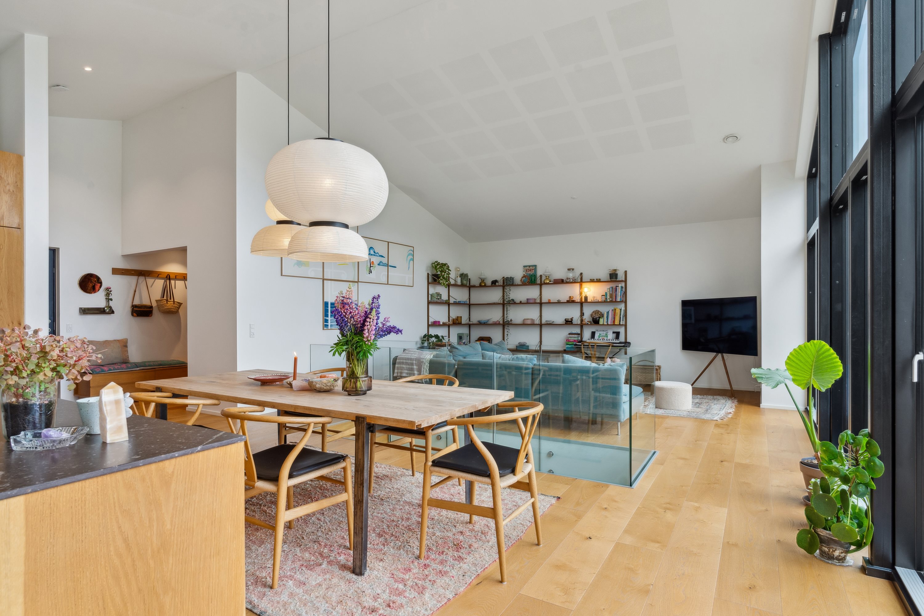 Fremhævet stue billede i fuldskærmstilstand. Billede af Toftebjergvej 40, 2970 Hørsholm