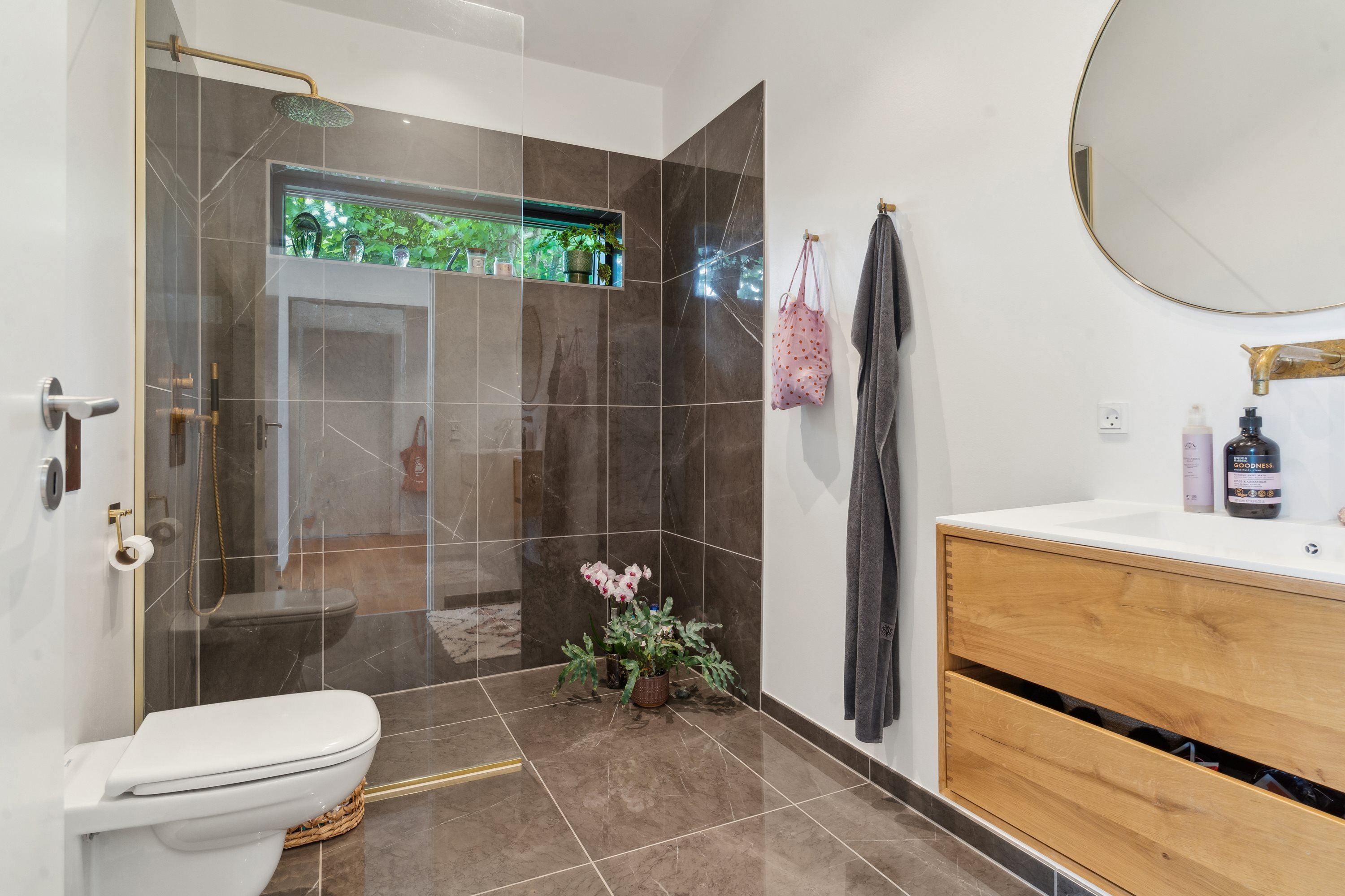 Fremhævet badeværelse billede i fuldskærmstilstand. Billede af Toftebjergvej 40, 2970 Hørsholm