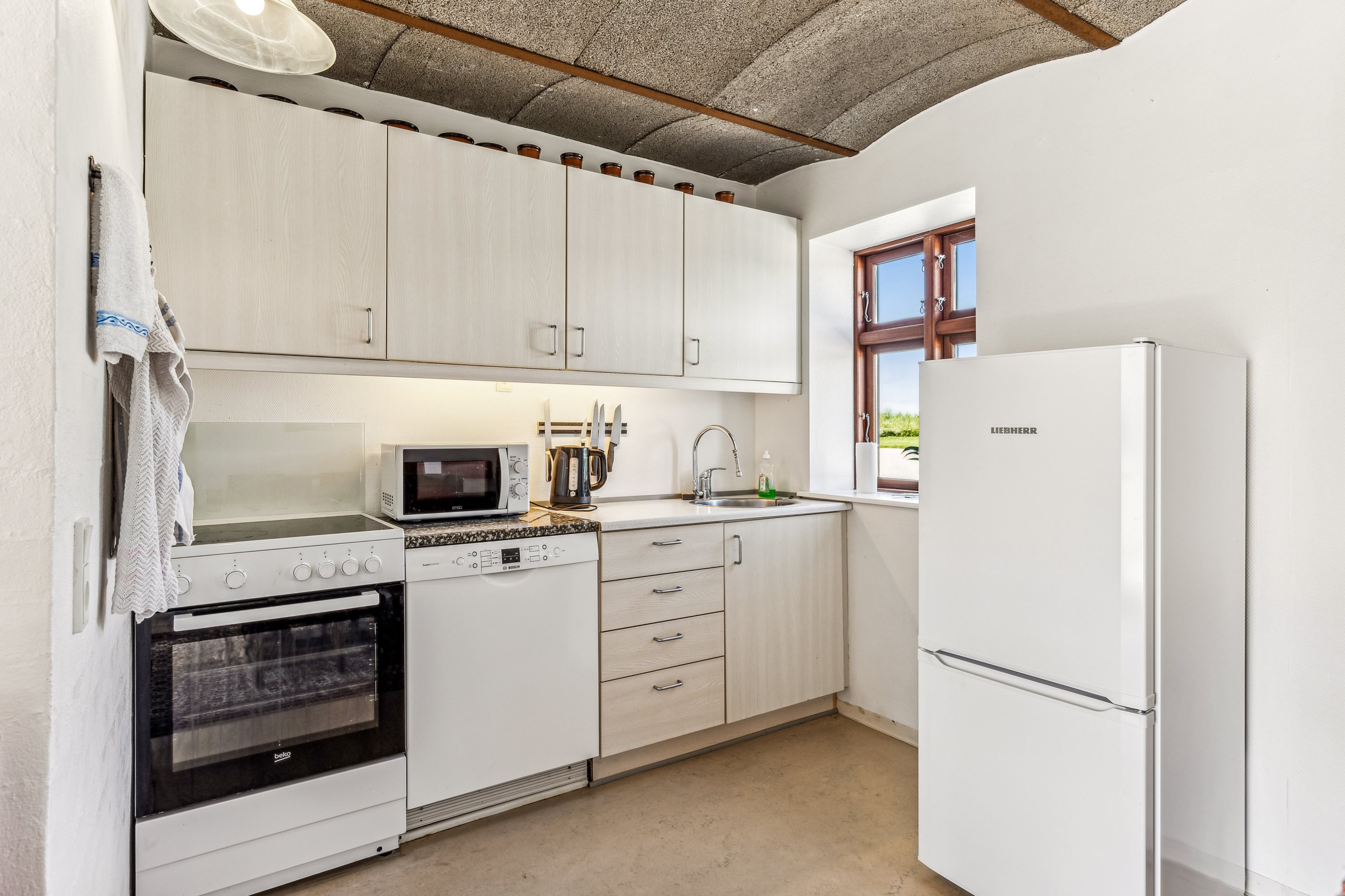 Fremhævet køkken billede i fuldskærmstilstand. Billede af Hyllerødvej 4A, 8783 Hornsyld